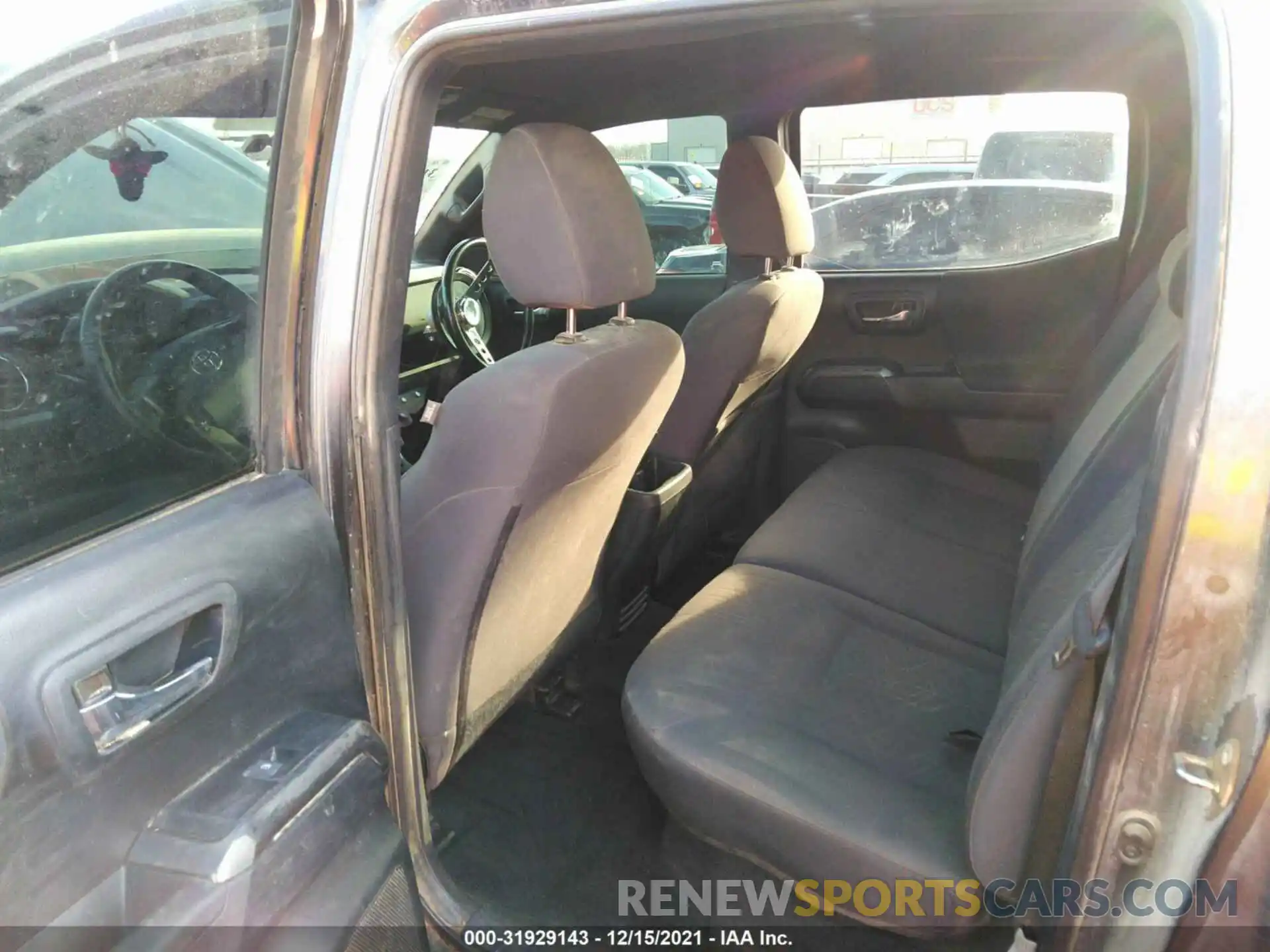 8 Photograph of a damaged car 3TMCZ5AN2KM276397 TOYOTA TACOMA 4WD 2019