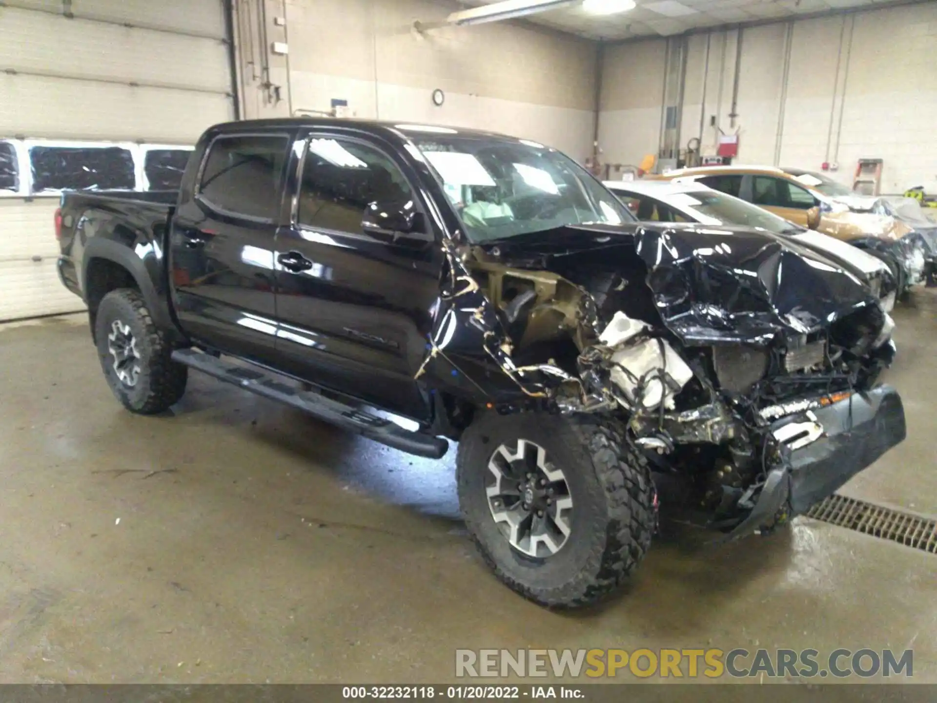 1 Photograph of a damaged car 3TMCZ5AN2KM280062 TOYOTA TACOMA 4WD 2019