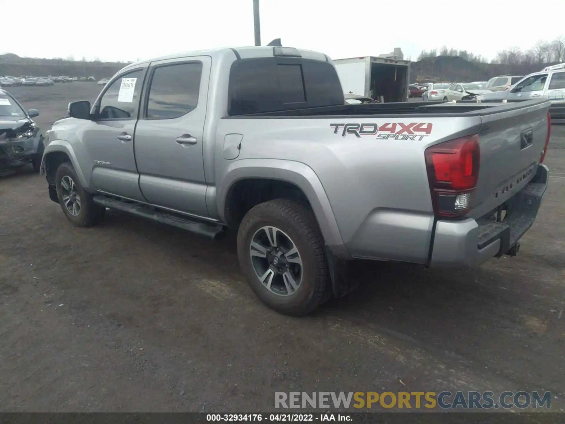 3 Photograph of a damaged car 3TMCZ5AN2KM280529 TOYOTA TACOMA 4WD 2019