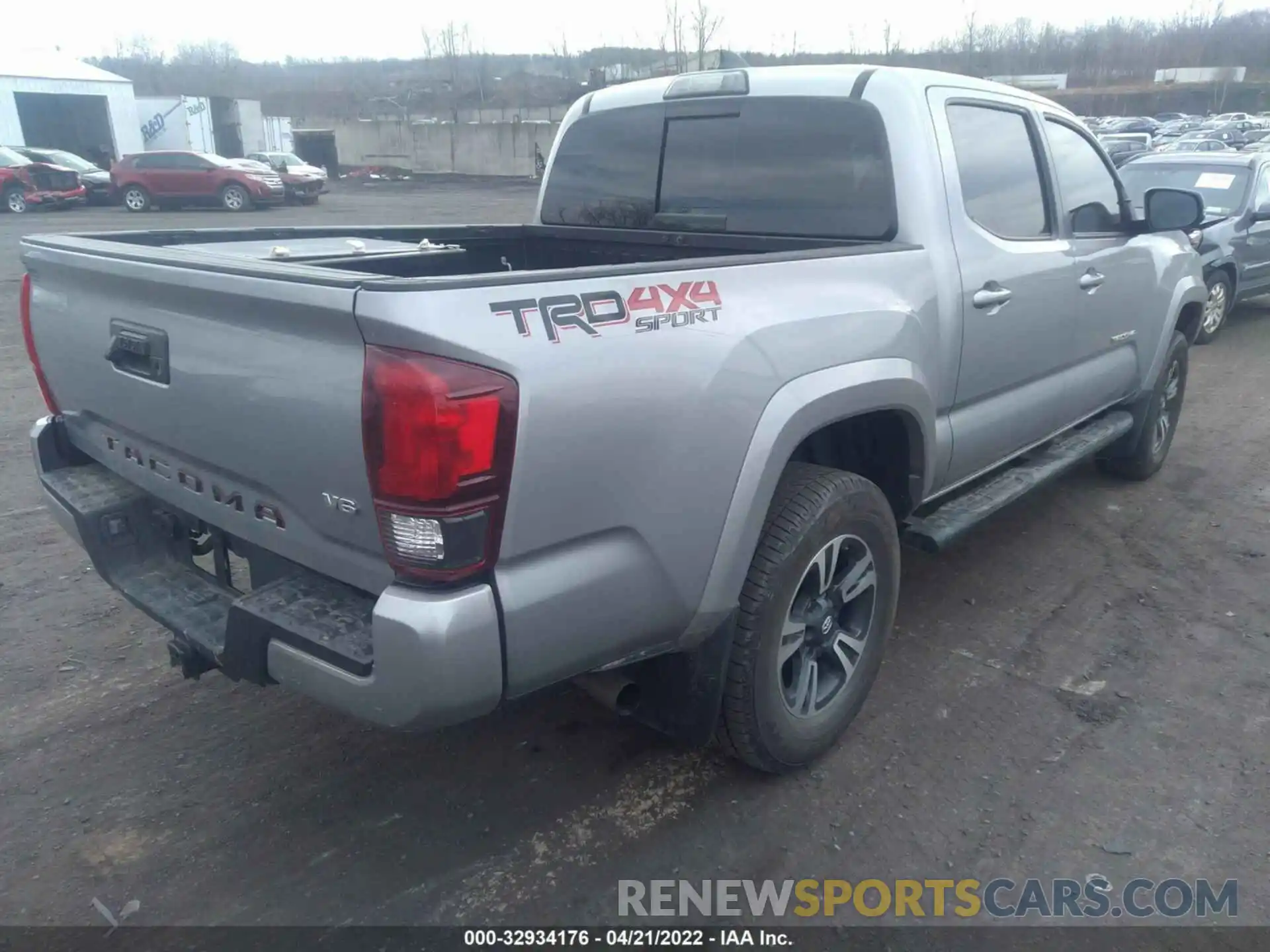 4 Photograph of a damaged car 3TMCZ5AN2KM280529 TOYOTA TACOMA 4WD 2019