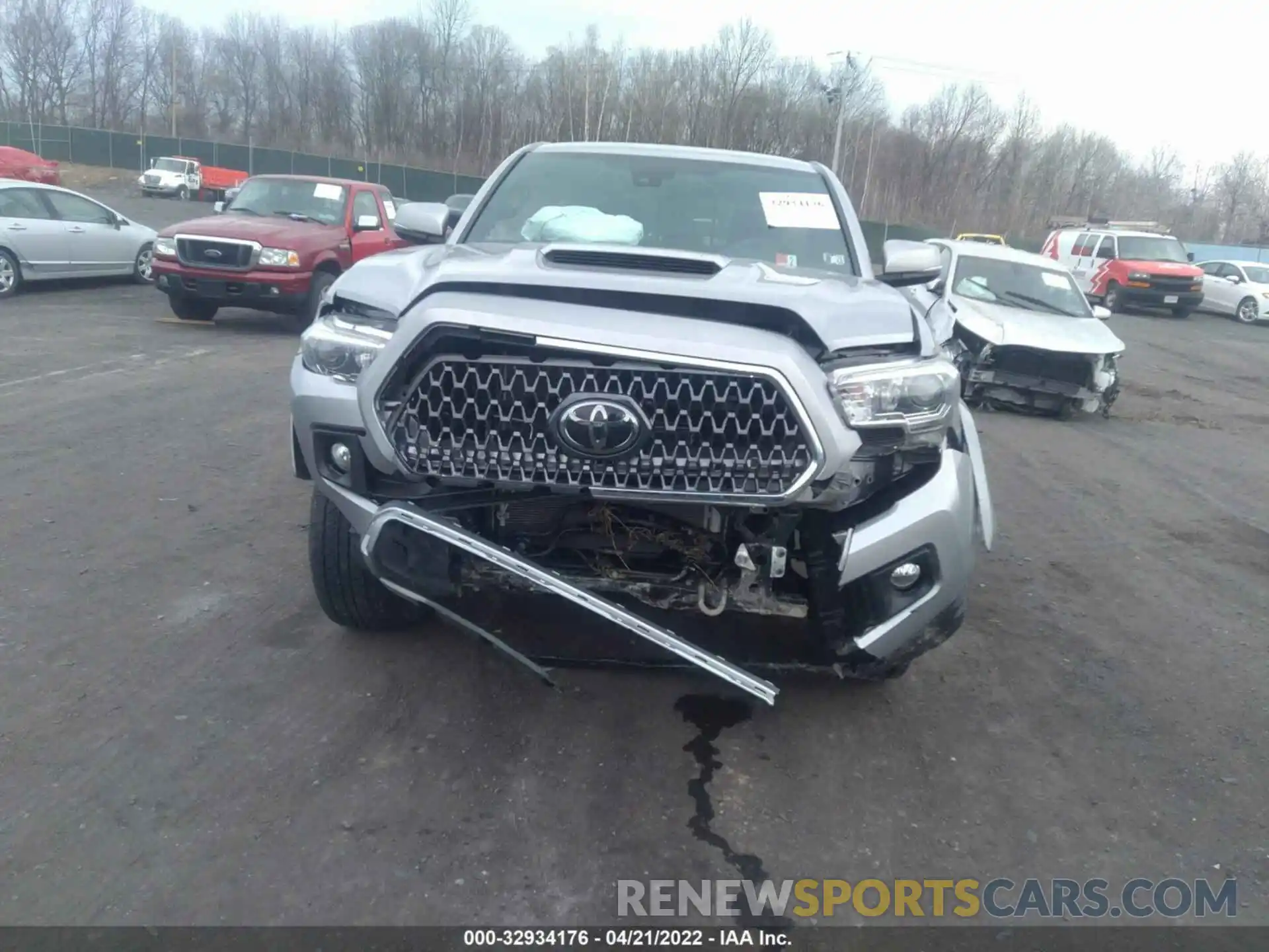 6 Photograph of a damaged car 3TMCZ5AN2KM280529 TOYOTA TACOMA 4WD 2019