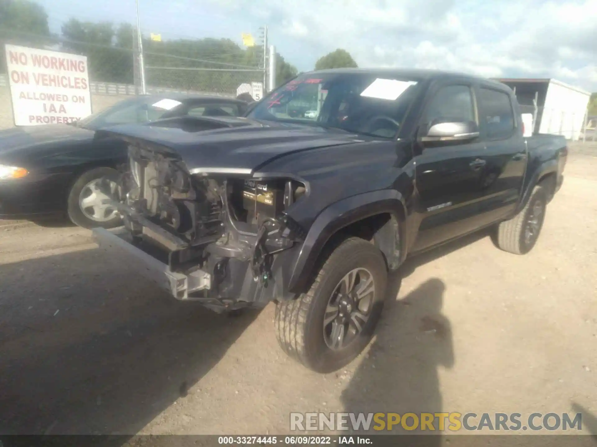 2 Фотография поврежденного автомобиля 3TMCZ5AN3KM192654 TOYOTA TACOMA 4WD 2019