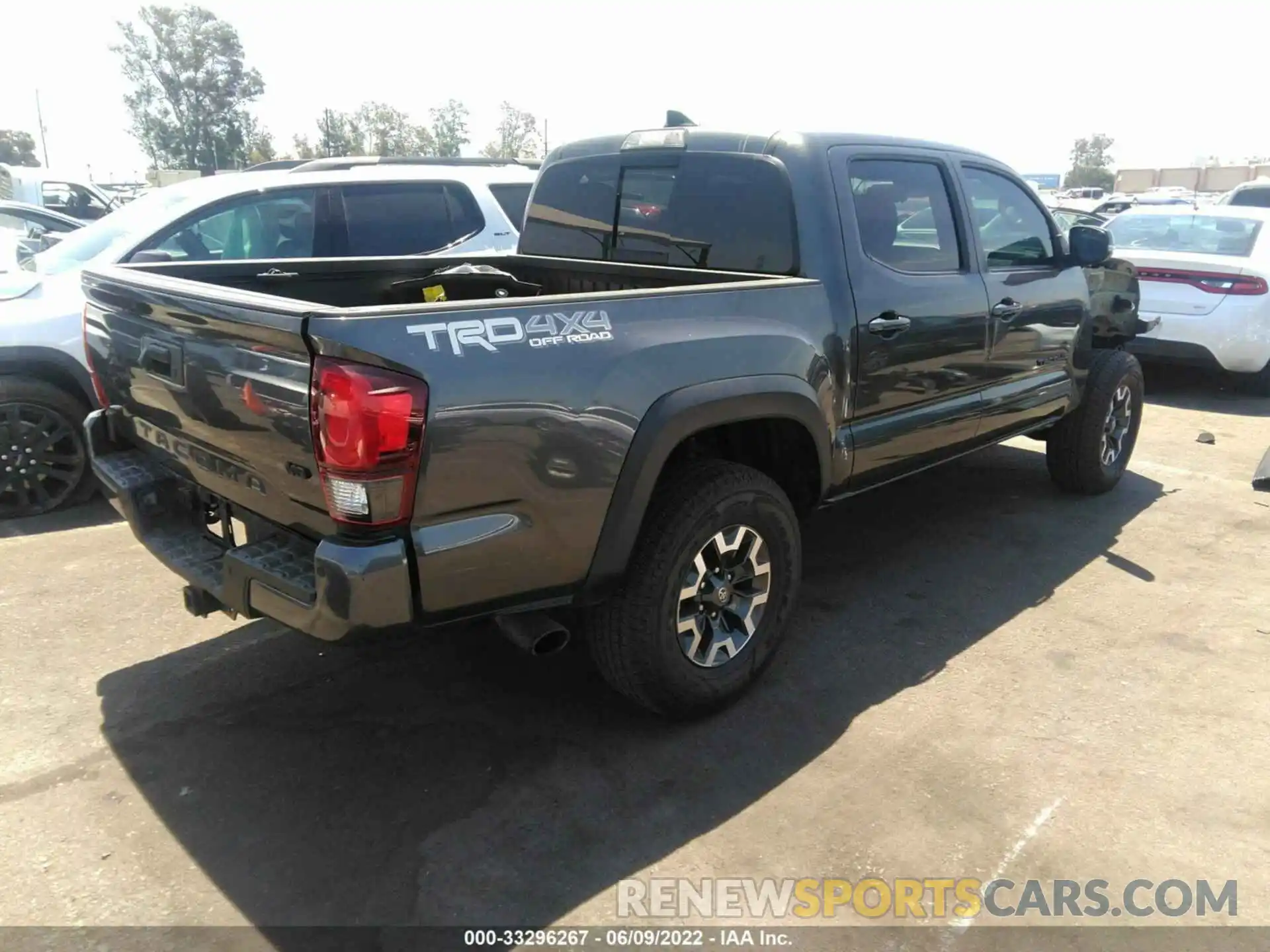 4 Photograph of a damaged car 3TMCZ5AN3KM196817 TOYOTA TACOMA 4WD 2019