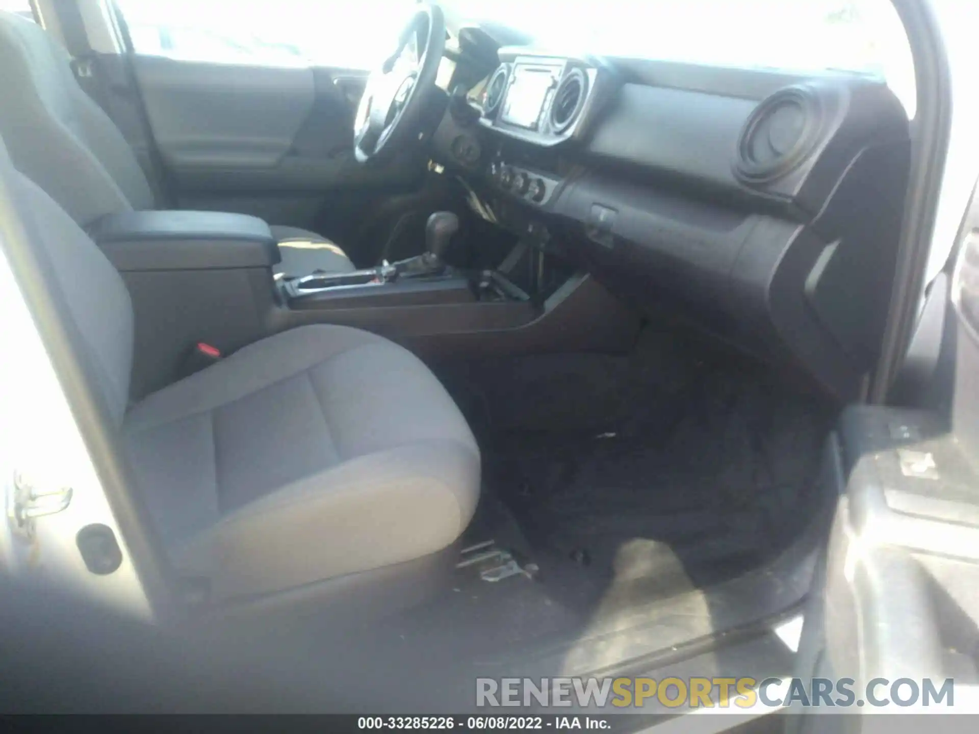 5 Photograph of a damaged car 3TMCZ5AN3KM206911 TOYOTA TACOMA 4WD 2019