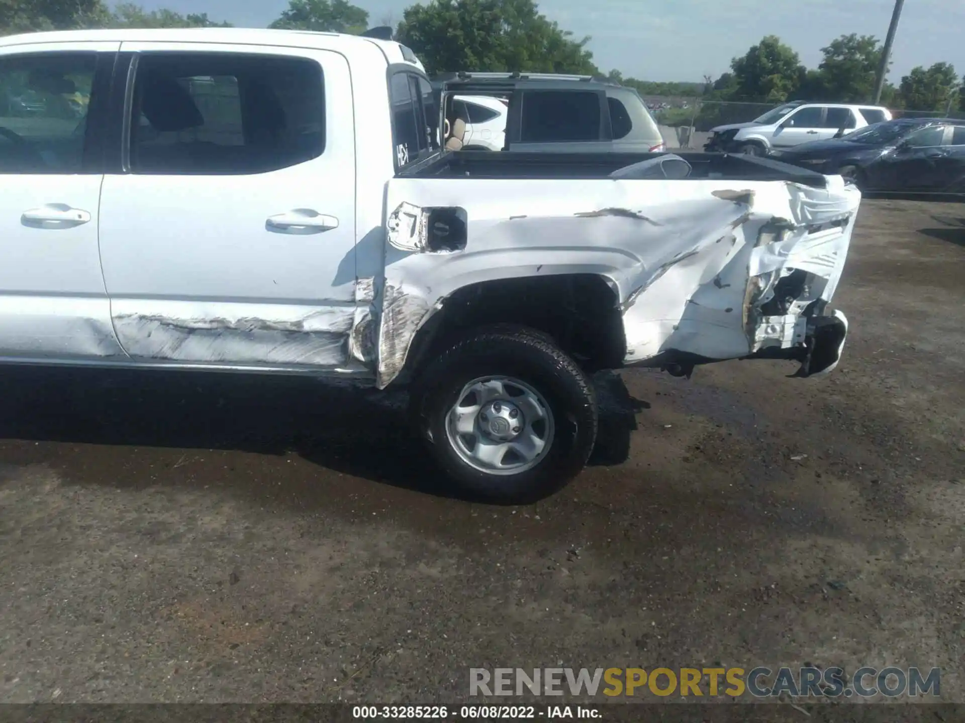 6 Photograph of a damaged car 3TMCZ5AN3KM206911 TOYOTA TACOMA 4WD 2019