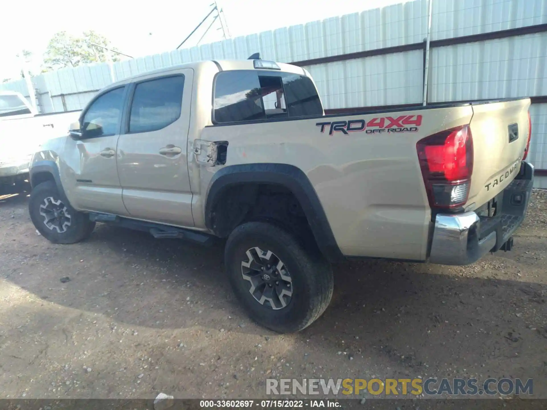 3 Фотография поврежденного автомобиля 3TMCZ5AN3KM218220 TOYOTA TACOMA 4WD 2019