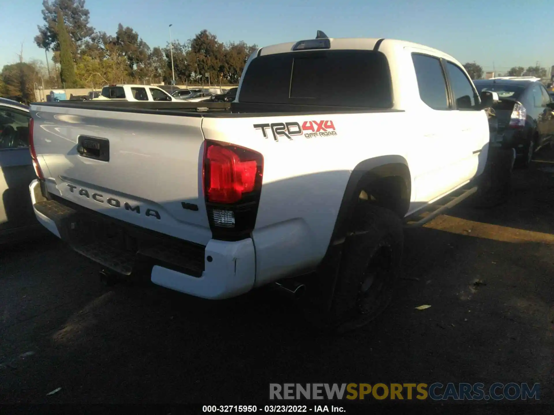 4 Photograph of a damaged car 3TMCZ5AN3KM219920 TOYOTA TACOMA 4WD 2019