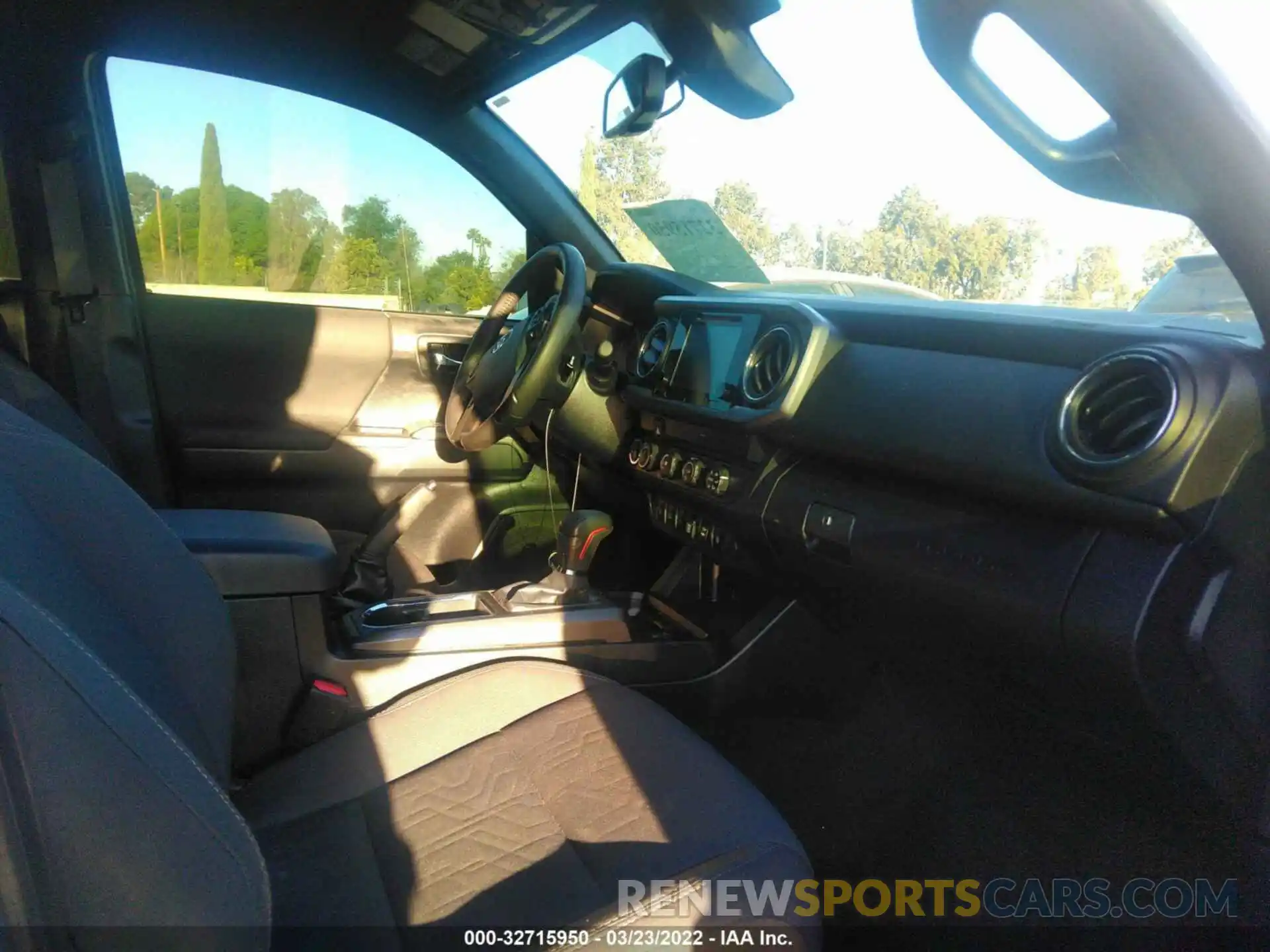 5 Photograph of a damaged car 3TMCZ5AN3KM219920 TOYOTA TACOMA 4WD 2019