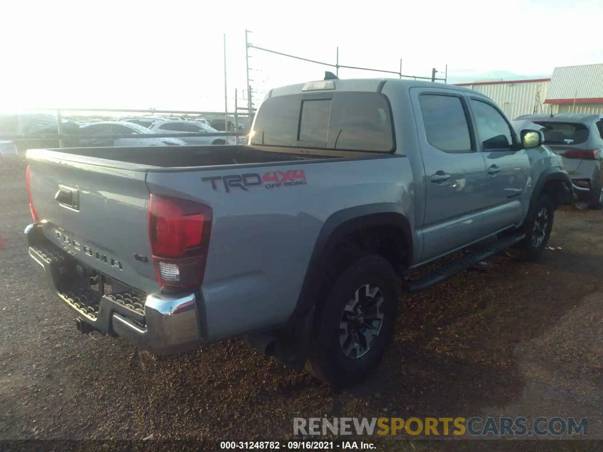 4 Фотография поврежденного автомобиля 3TMCZ5AN3KM230724 TOYOTA TACOMA 4WD 2019