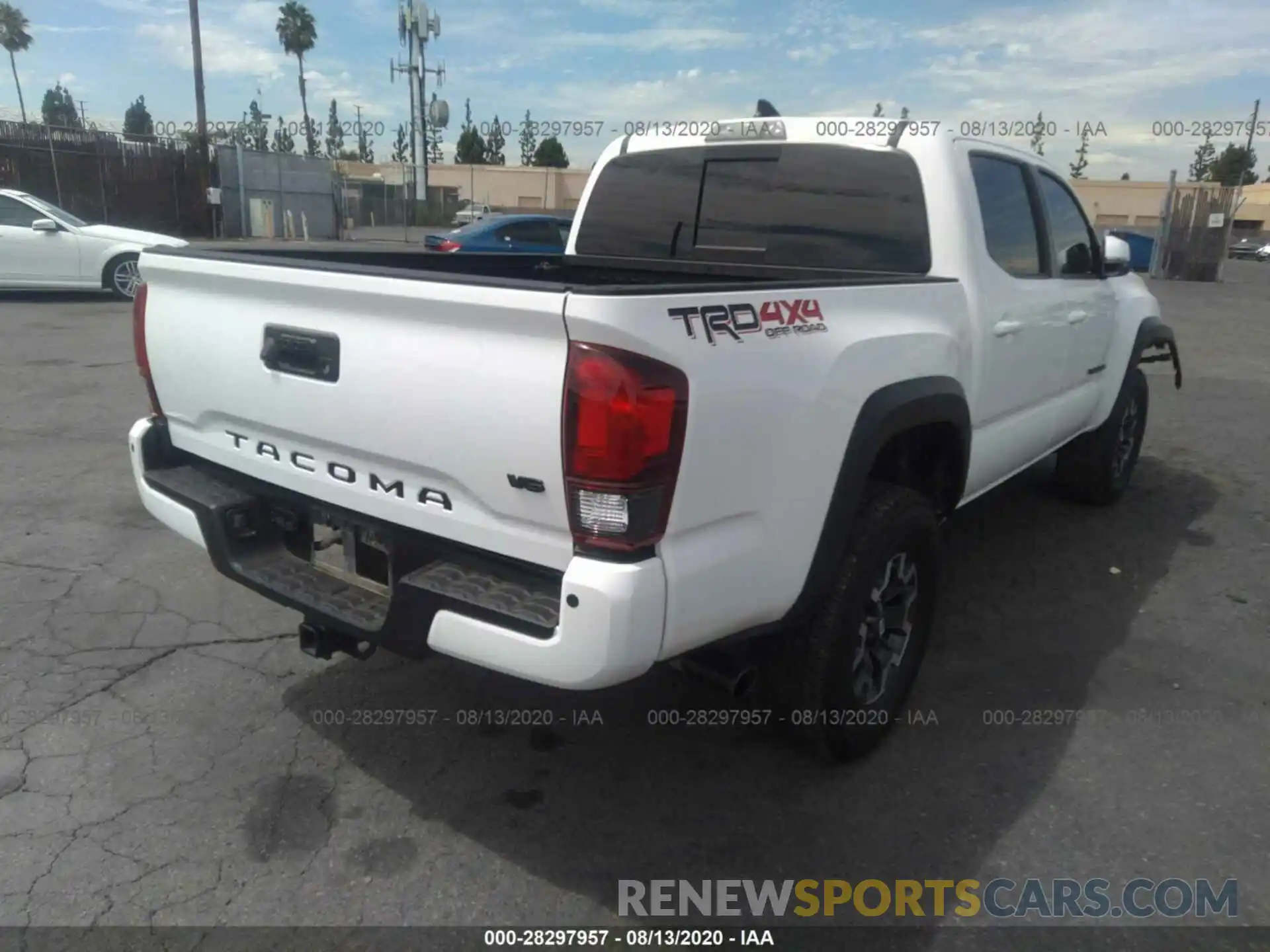 4 Photograph of a damaged car 3TMCZ5AN3KM232327 TOYOTA TACOMA 4WD 2019