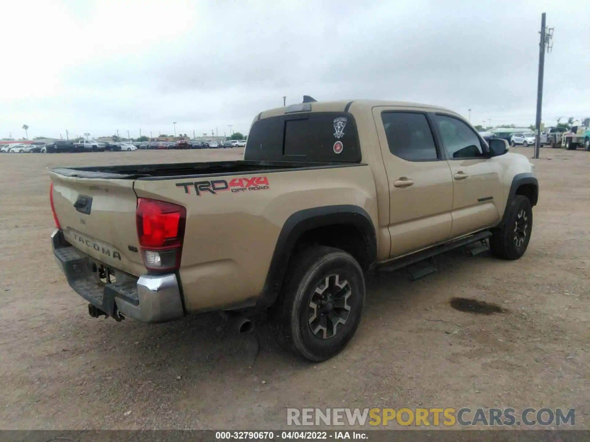 4 Photograph of a damaged car 3TMCZ5AN3KM238905 TOYOTA TACOMA 4WD 2019