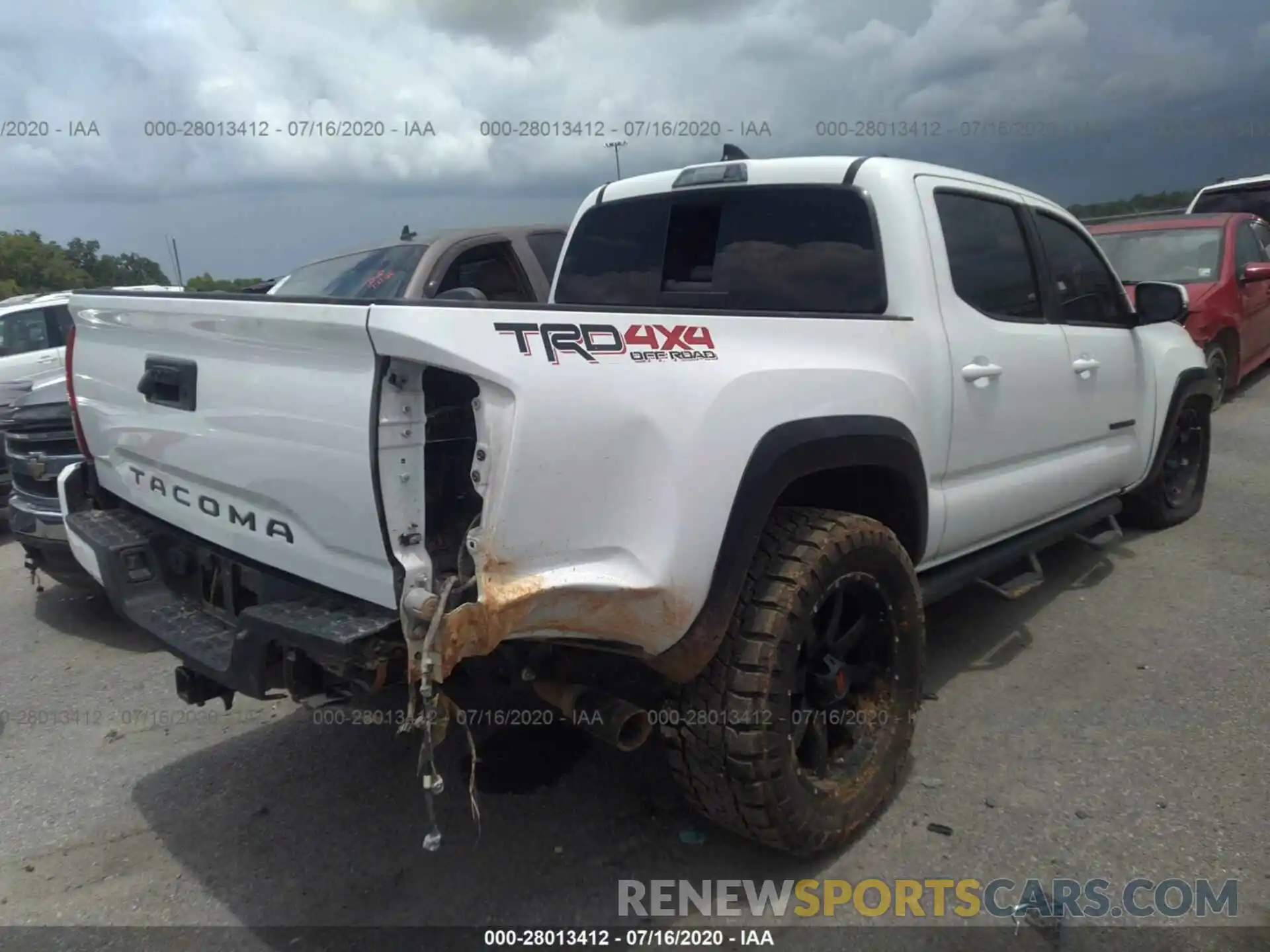 4 Photograph of a damaged car 3TMCZ5AN3KM242064 TOYOTA TACOMA 4WD 2019