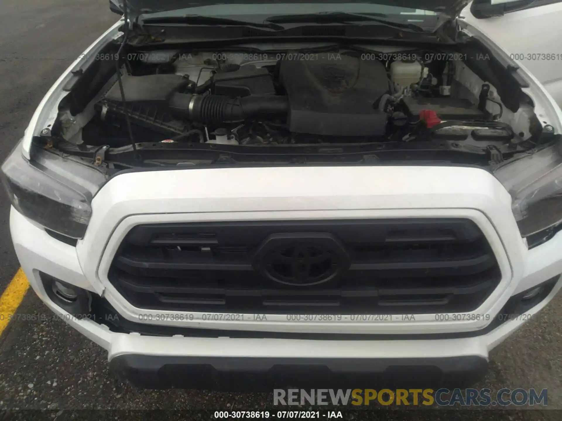 10 Photograph of a damaged car 3TMCZ5AN3KM271113 TOYOTA TACOMA 4WD 2019