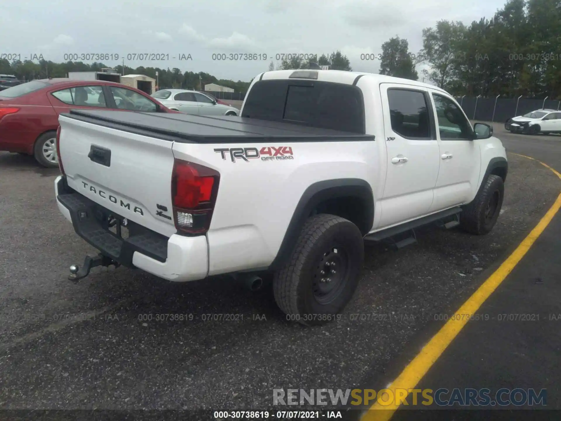 4 Photograph of a damaged car 3TMCZ5AN3KM271113 TOYOTA TACOMA 4WD 2019