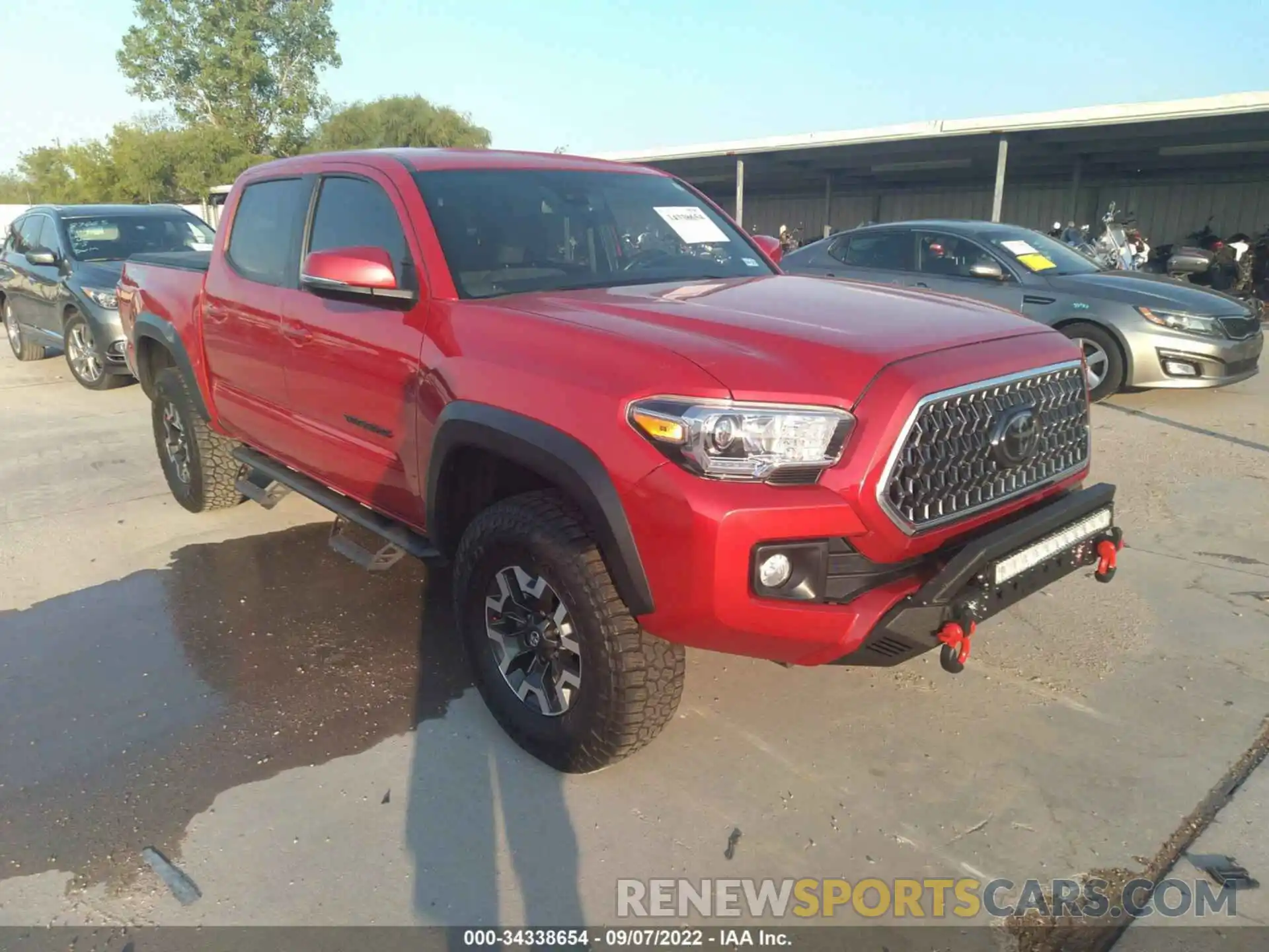 1 Photograph of a damaged car 3TMCZ5AN3KM280037 TOYOTA TACOMA 4WD 2019