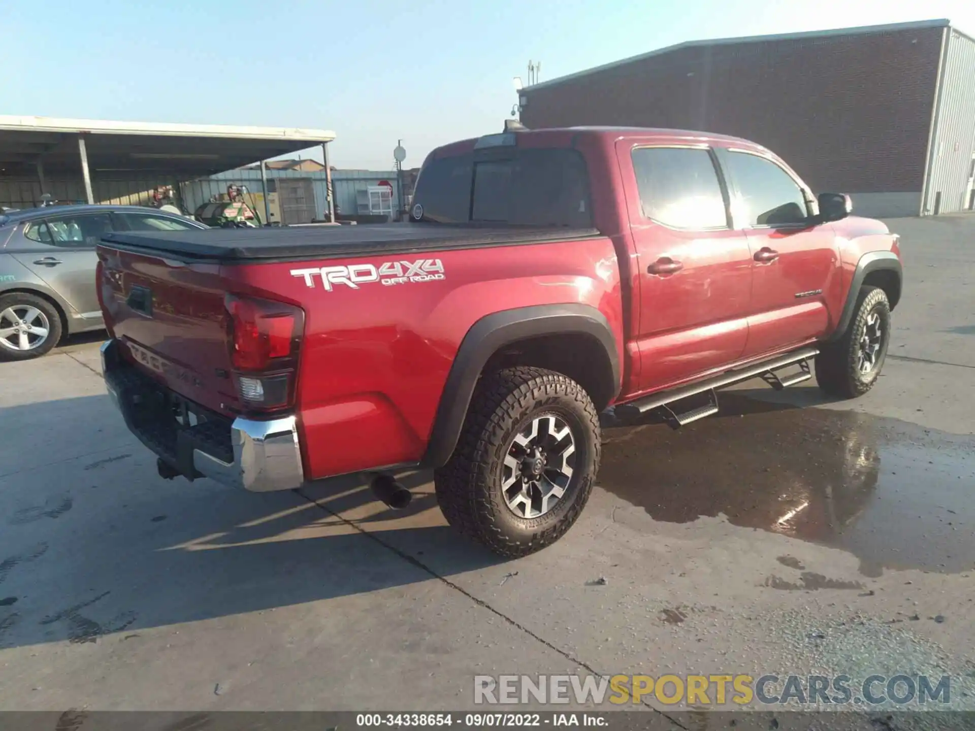 4 Photograph of a damaged car 3TMCZ5AN3KM280037 TOYOTA TACOMA 4WD 2019