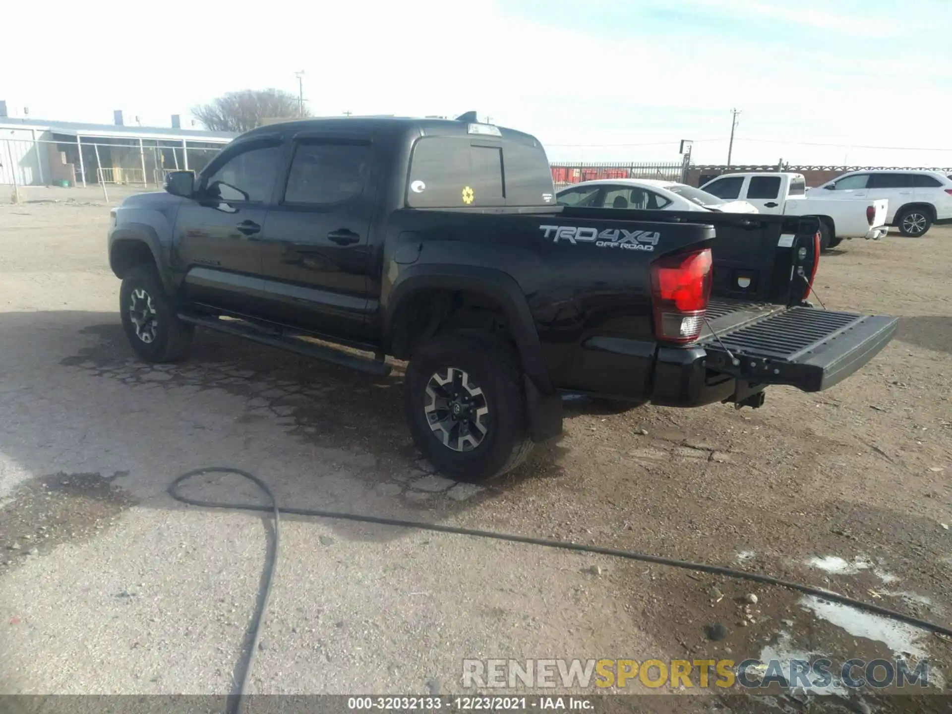 3 Фотография поврежденного автомобиля 3TMCZ5AN3KM284654 TOYOTA TACOMA 4WD 2019