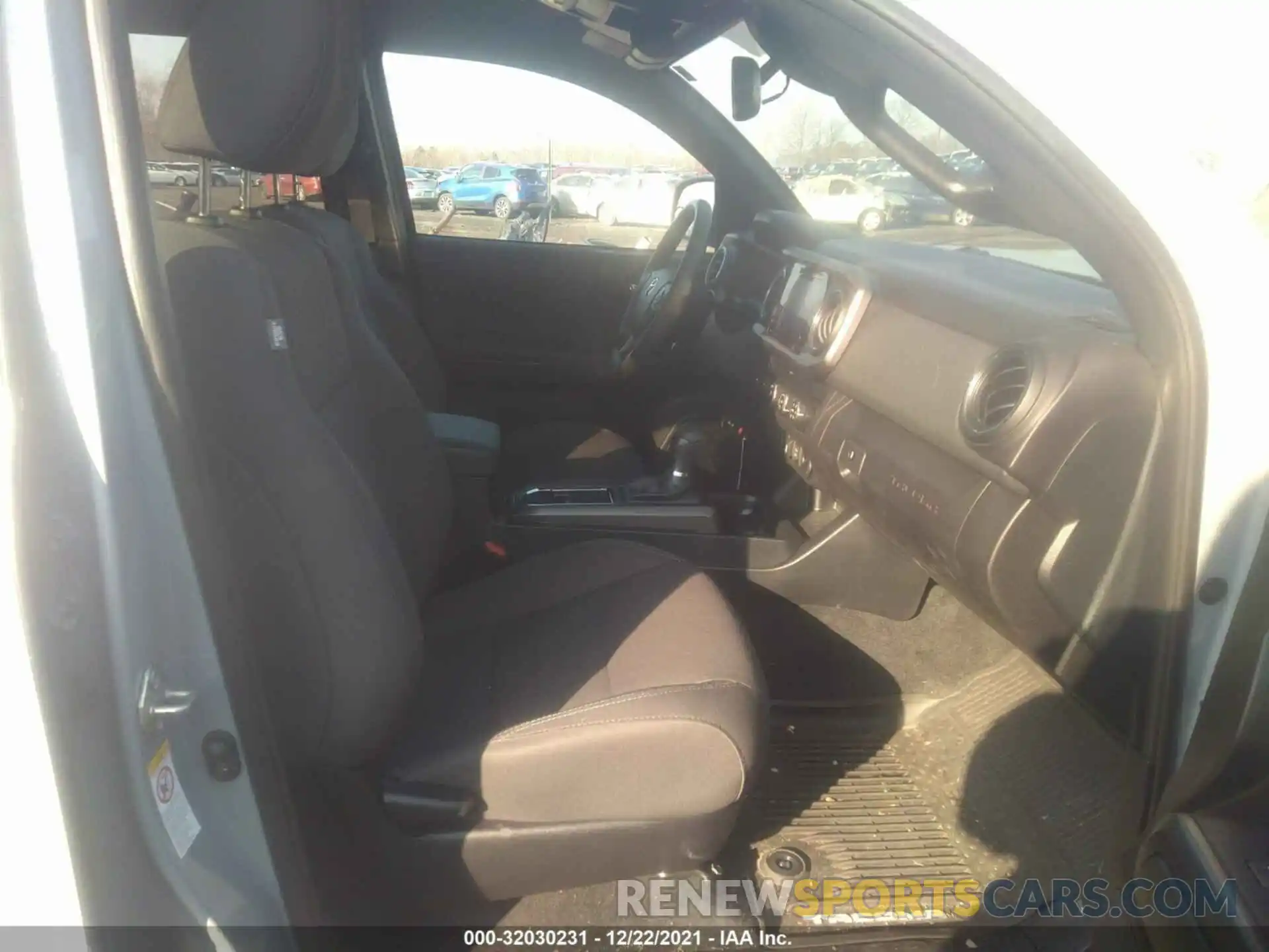 5 Photograph of a damaged car 3TMCZ5AN3KM285206 TOYOTA TACOMA 4WD 2019