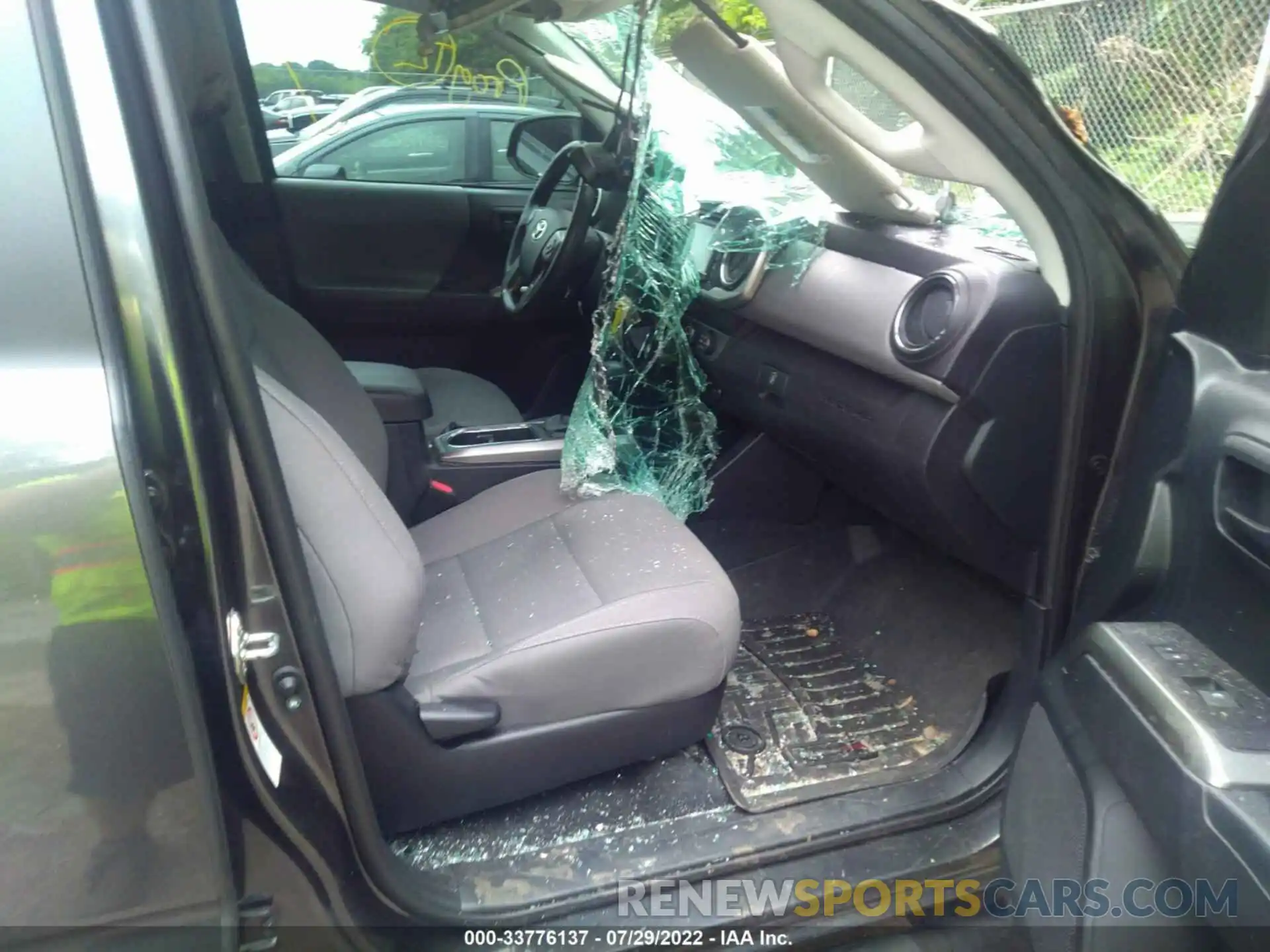 5 Photograph of a damaged car 3TMCZ5AN4KM190282 TOYOTA TACOMA 4WD 2019