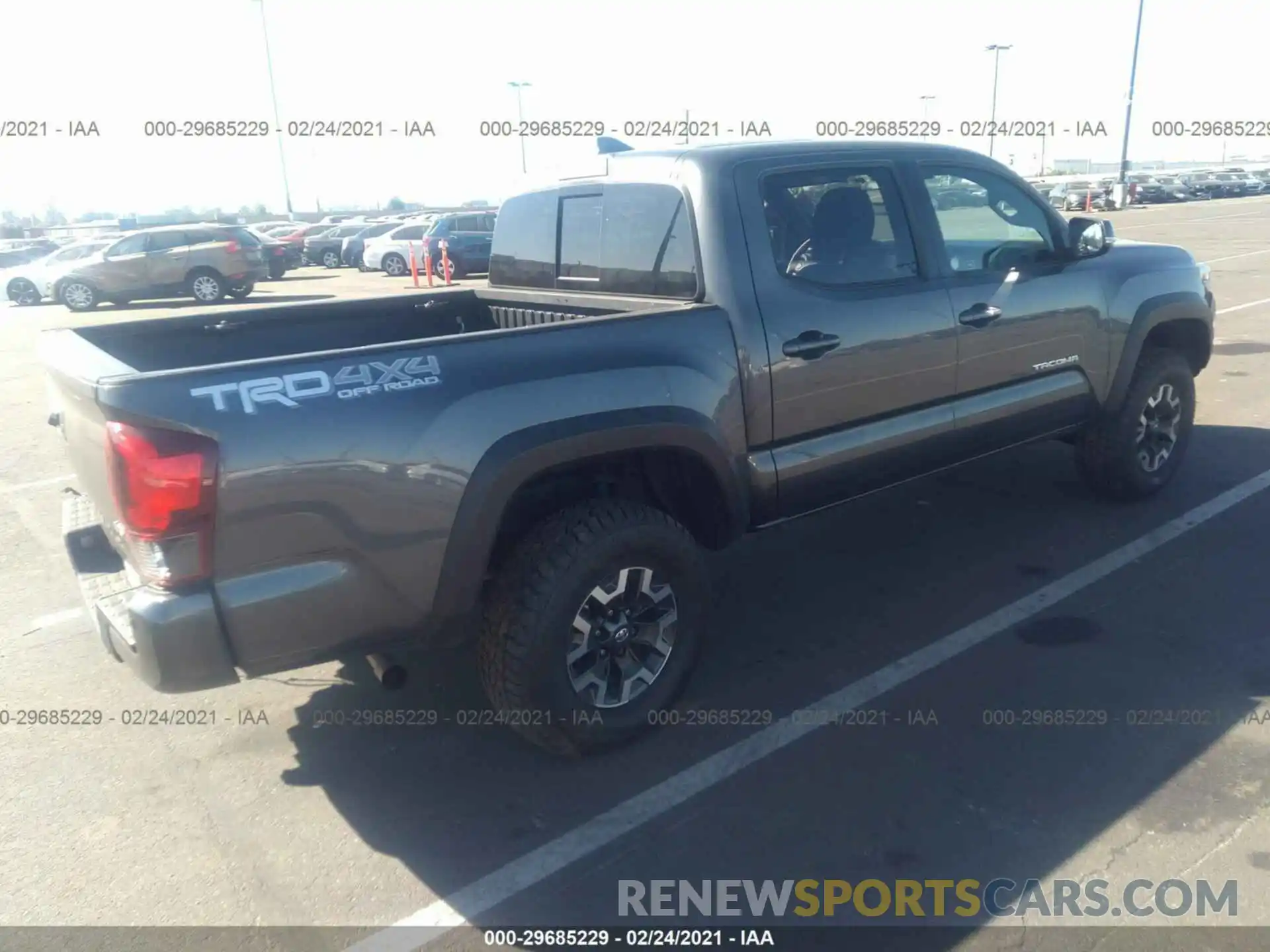 4 Photograph of a damaged car 3TMCZ5AN4KM222597 TOYOTA TACOMA 4WD 2019