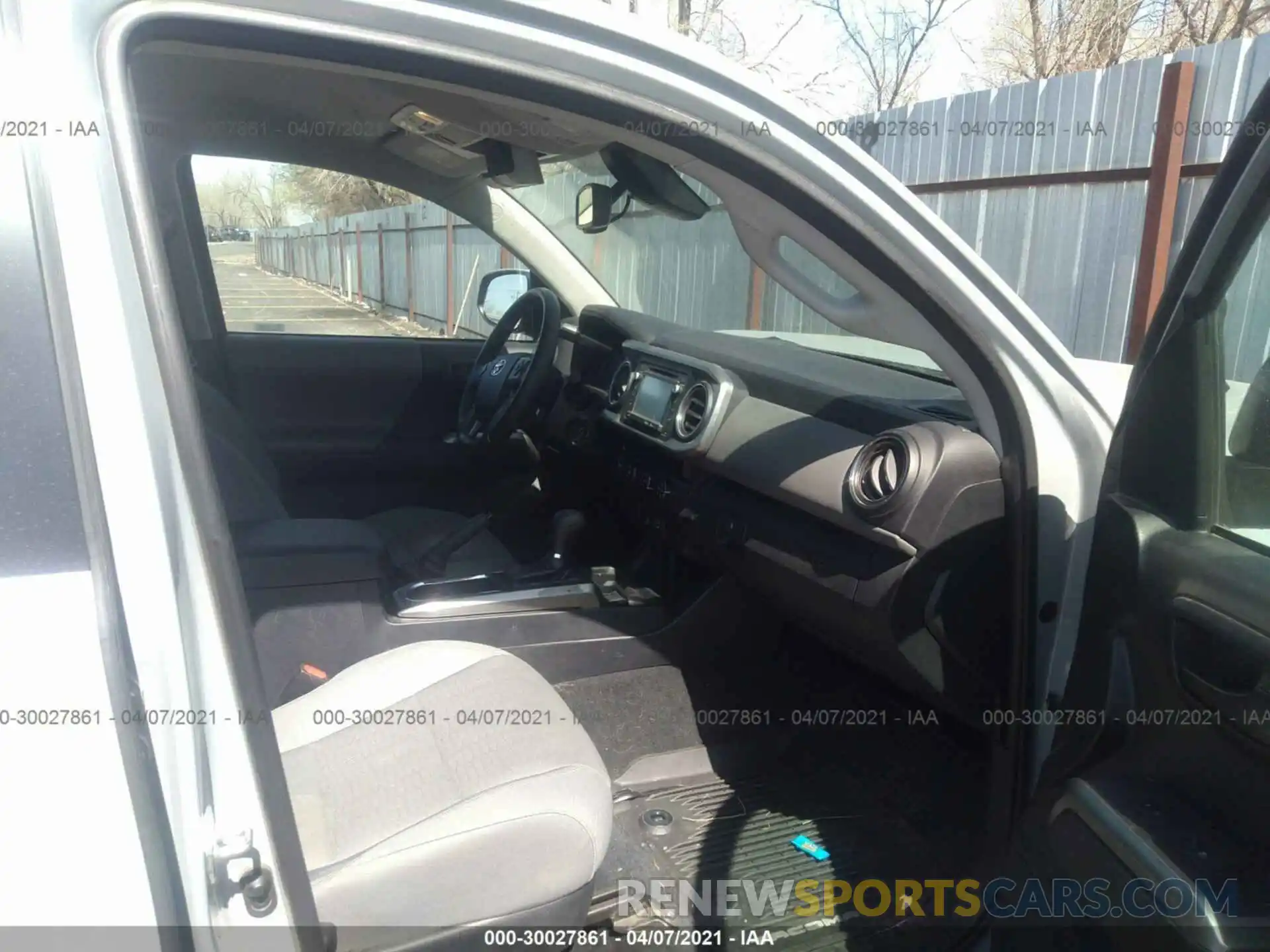 5 Photograph of a damaged car 3TMCZ5AN4KM234443 TOYOTA TACOMA 4WD 2019