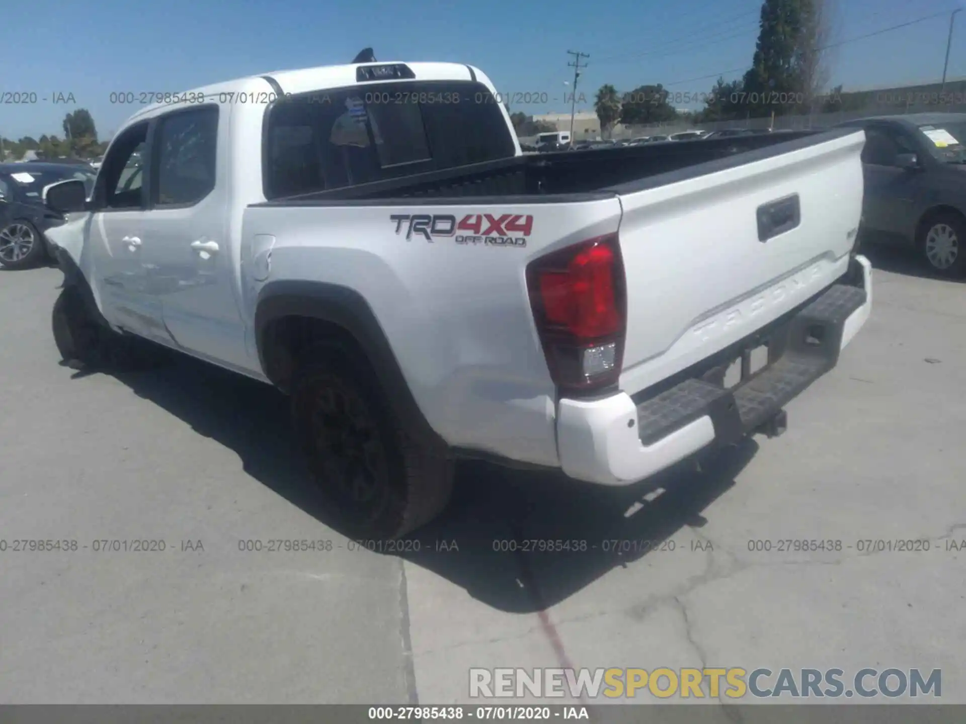 3 Фотография поврежденного автомобиля 3TMCZ5AN4KM246138 TOYOTA TACOMA 4WD 2019