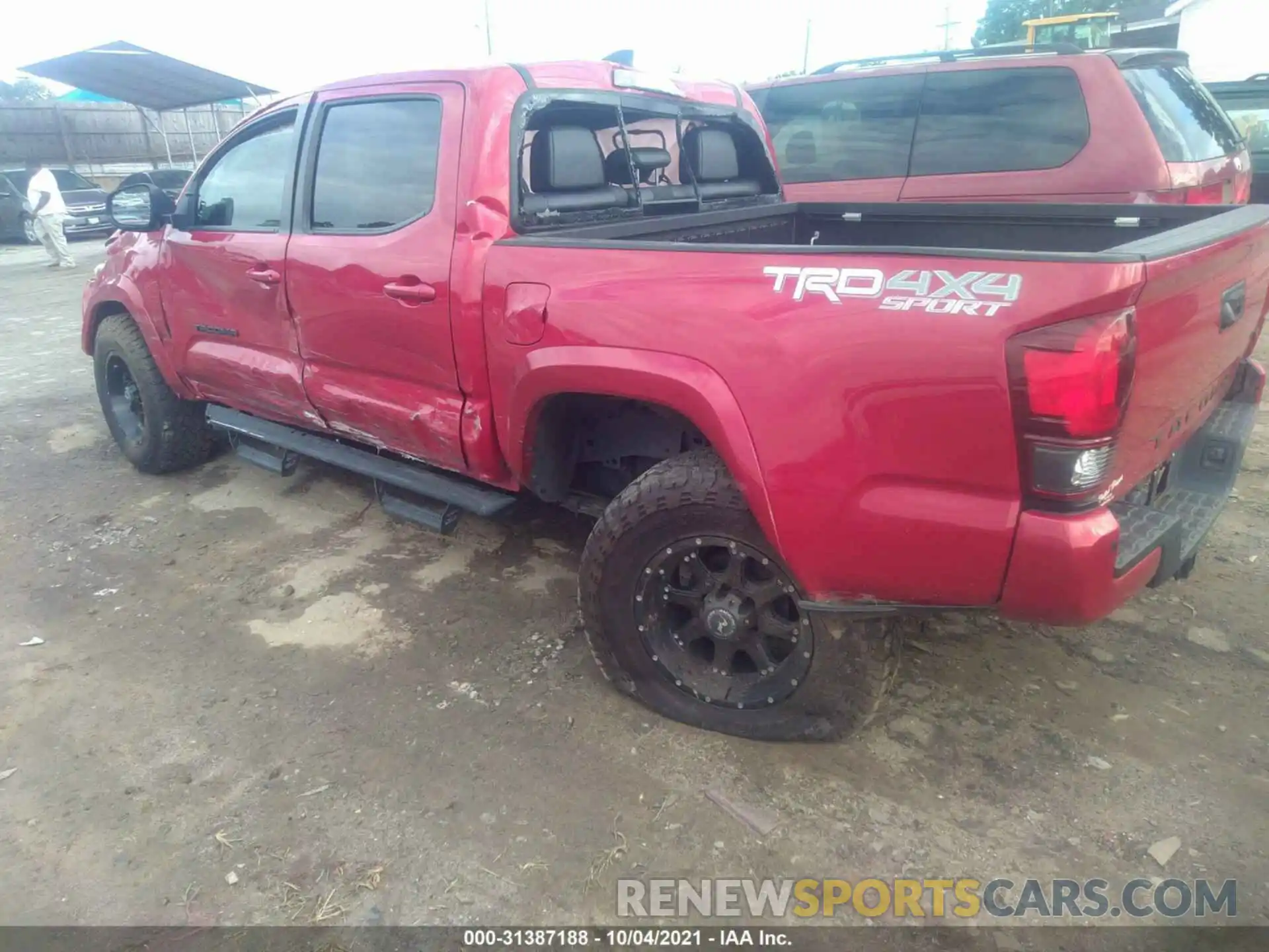 3 Фотография поврежденного автомобиля 3TMCZ5AN4KM246320 TOYOTA TACOMA 4WD 2019