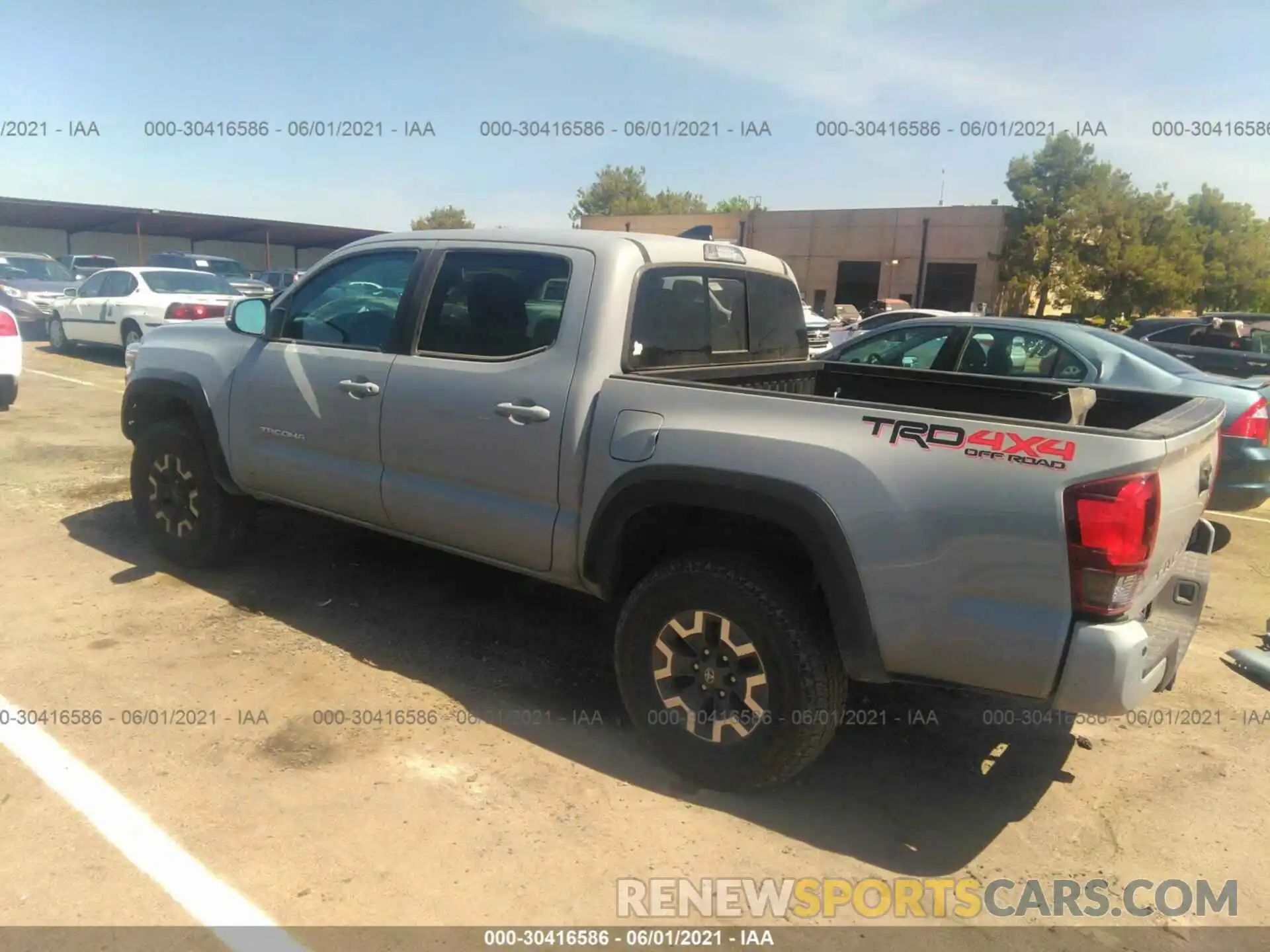 3 Фотография поврежденного автомобиля 3TMCZ5AN4KM252375 TOYOTA TACOMA 4WD 2019