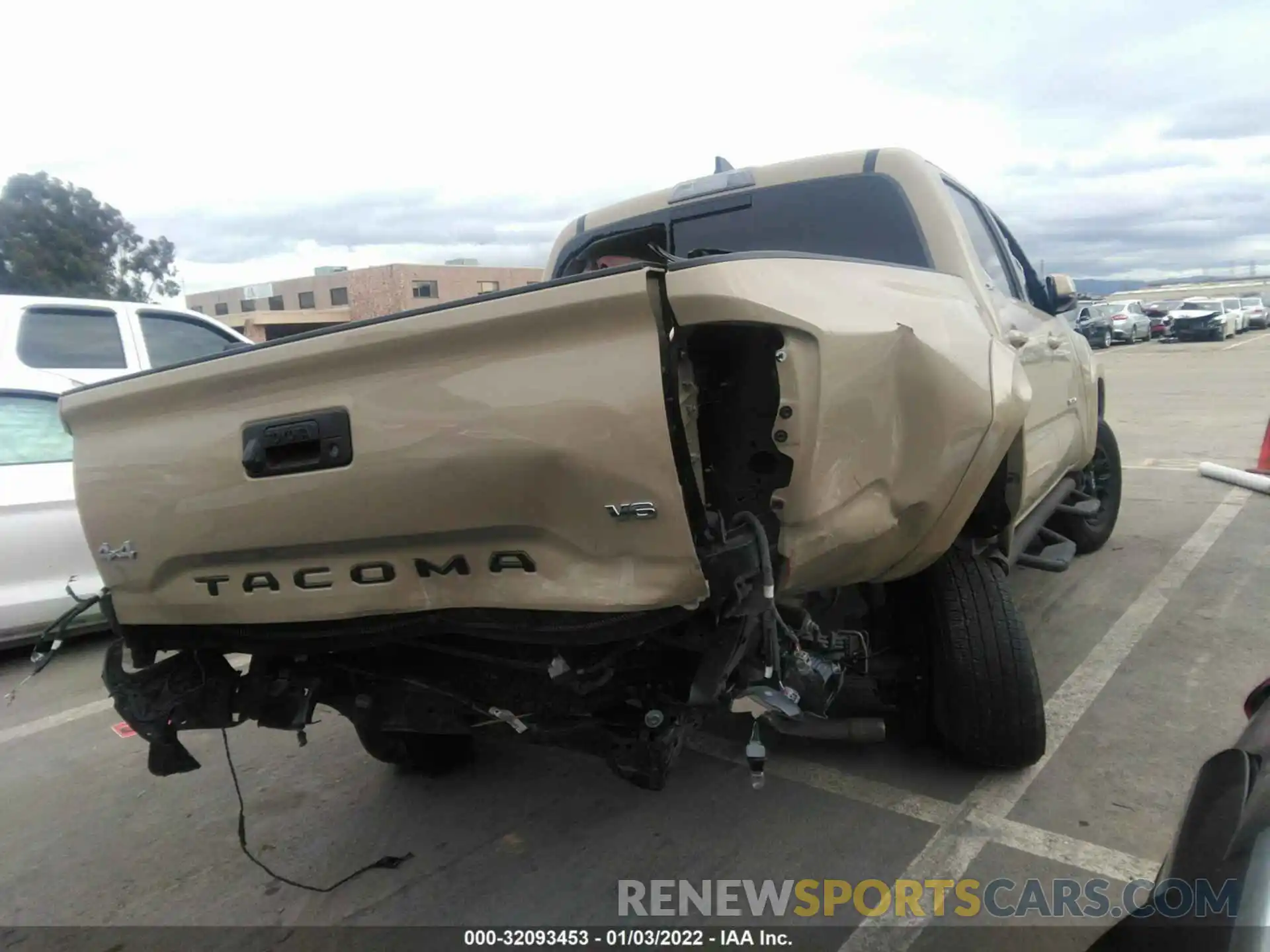 4 Photograph of a damaged car 3TMCZ5AN4KM279527 TOYOTA TACOMA 4WD 2019