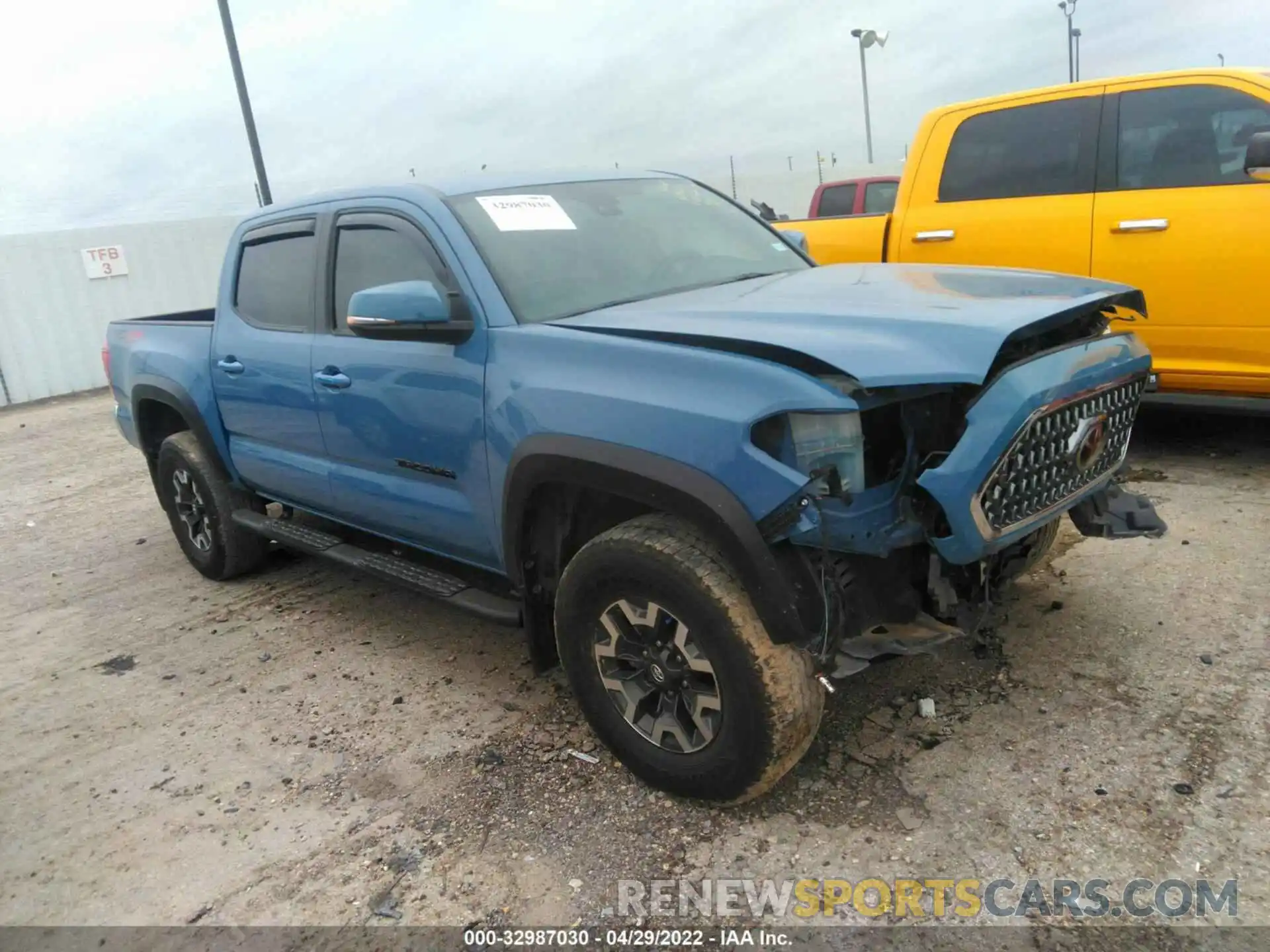 1 Фотография поврежденного автомобиля 3TMCZ5AN4KM281505 TOYOTA TACOMA 4WD 2019