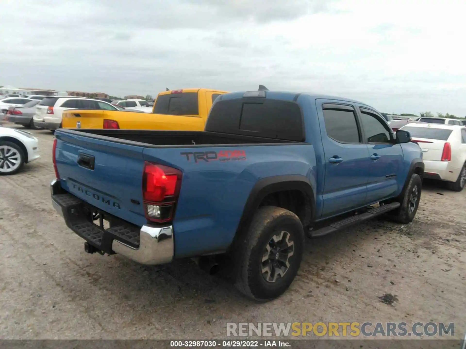 4 Фотография поврежденного автомобиля 3TMCZ5AN4KM281505 TOYOTA TACOMA 4WD 2019