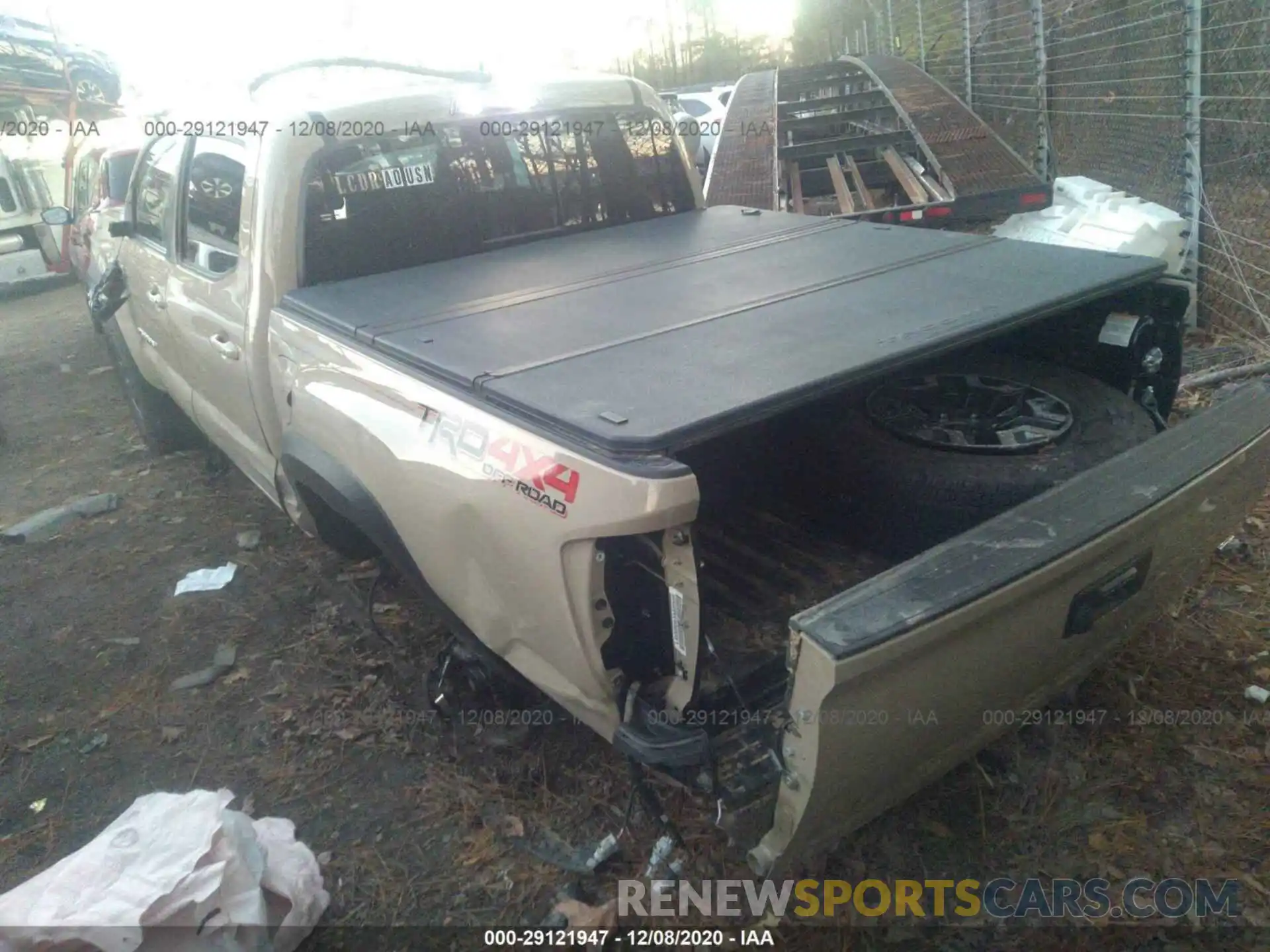 3 Фотография поврежденного автомобиля 3TMCZ5AN5KM199198 TOYOTA TACOMA 4WD 2019