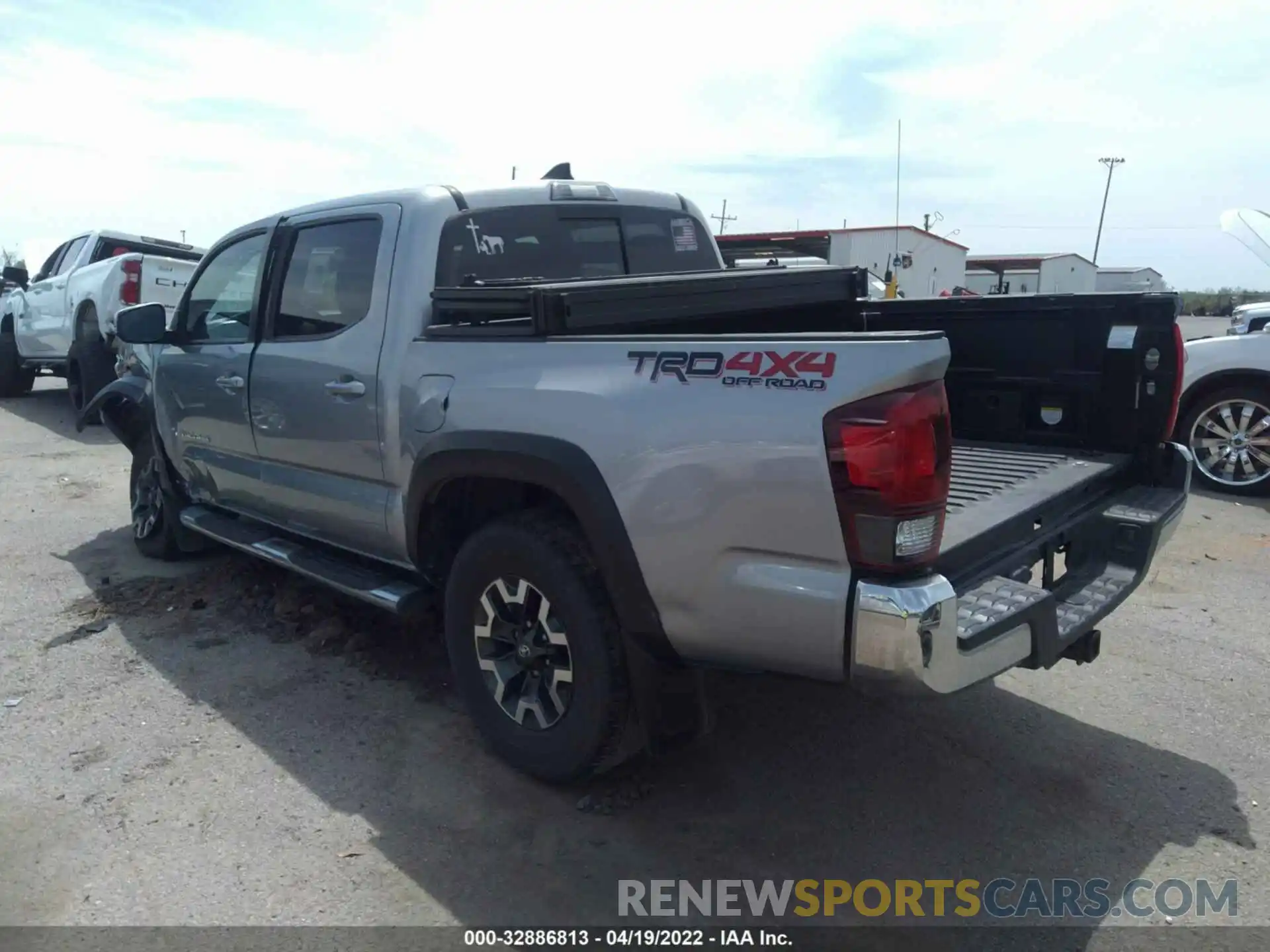 3 Photograph of a damaged car 3TMCZ5AN5KM207297 TOYOTA TACOMA 4WD 2019