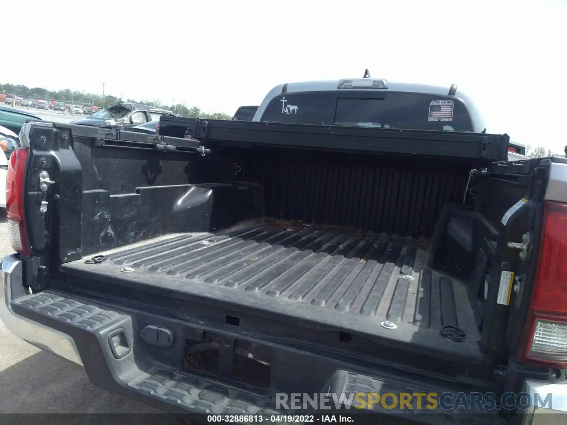 8 Photograph of a damaged car 3TMCZ5AN5KM207297 TOYOTA TACOMA 4WD 2019