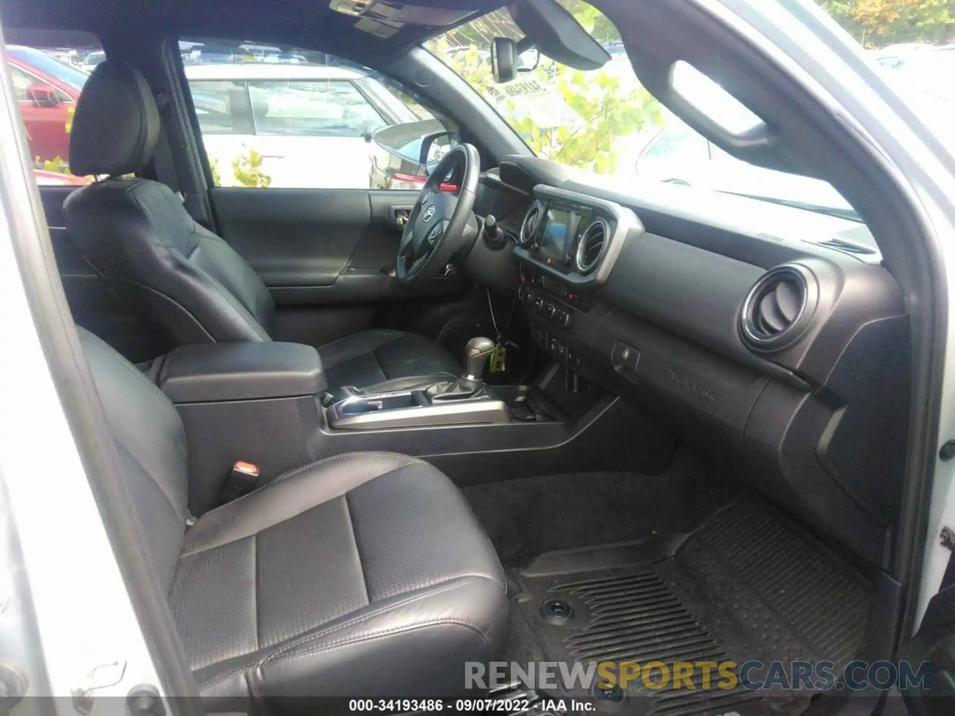 5 Photograph of a damaged car 3TMCZ5AN5KM209826 TOYOTA TACOMA 4WD 2019