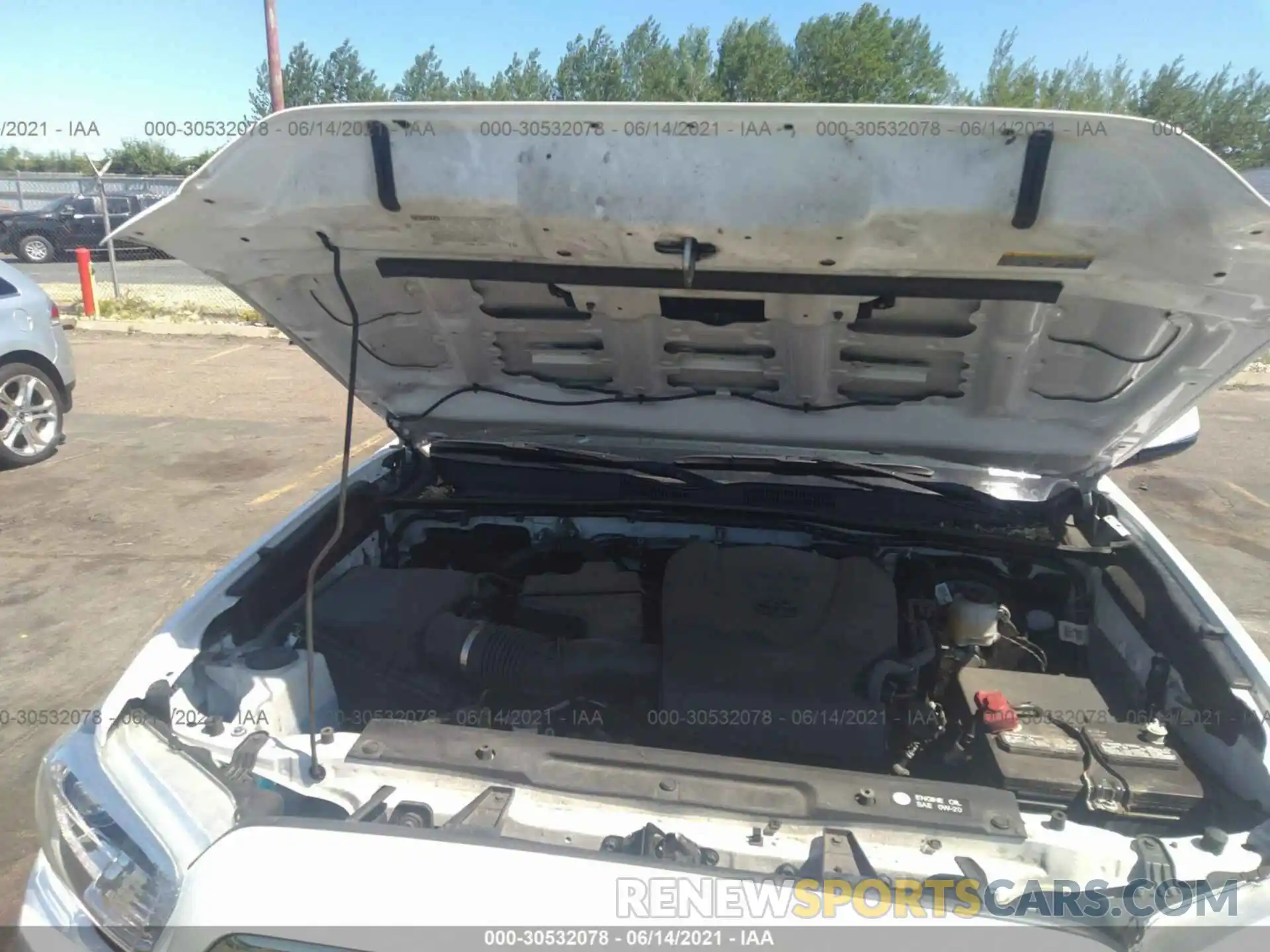 10 Photograph of a damaged car 3TMCZ5AN5KM215030 TOYOTA TACOMA 4WD 2019