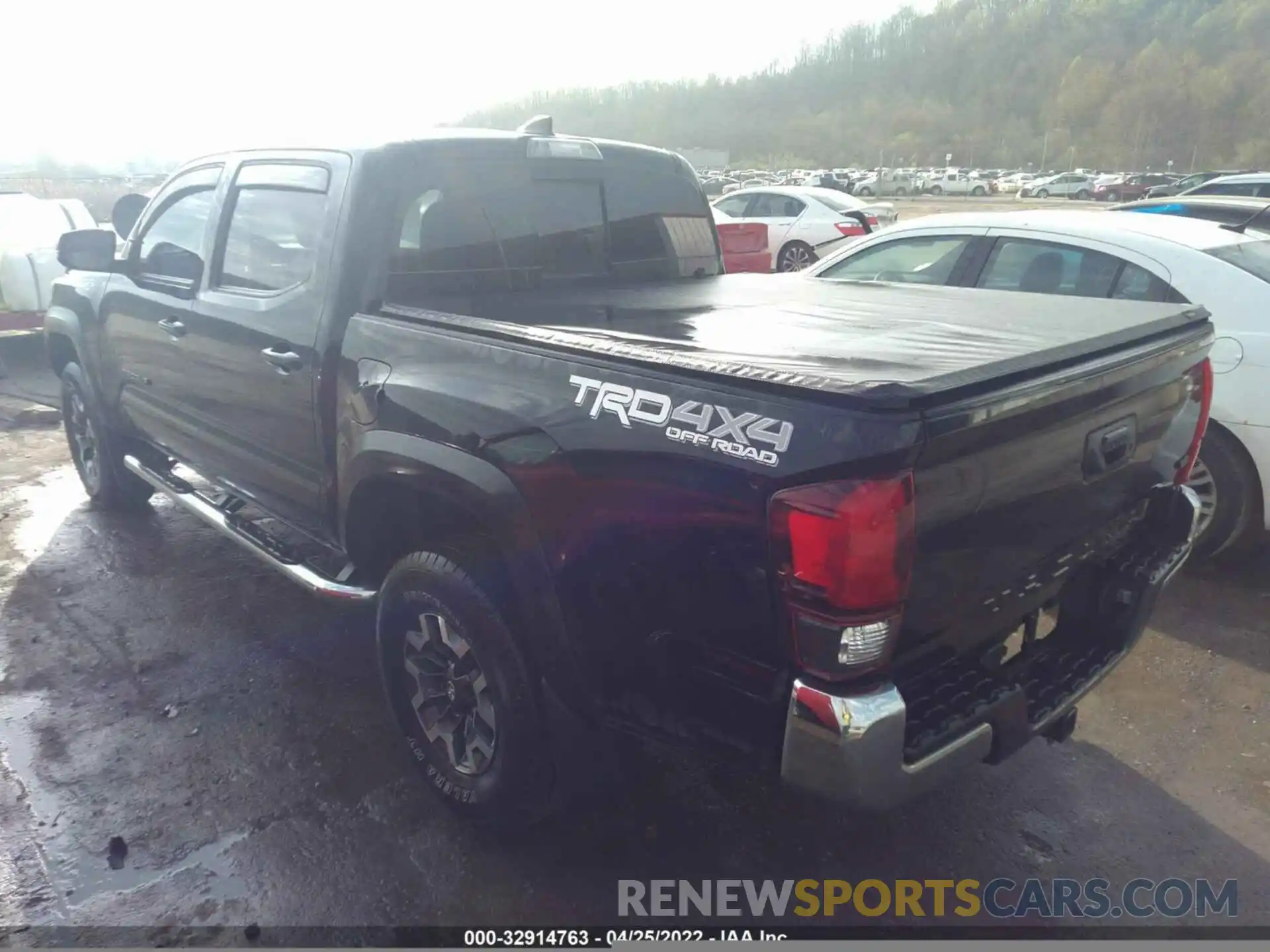 3 Photograph of a damaged car 3TMCZ5AN5KM226254 TOYOTA TACOMA 4WD 2019