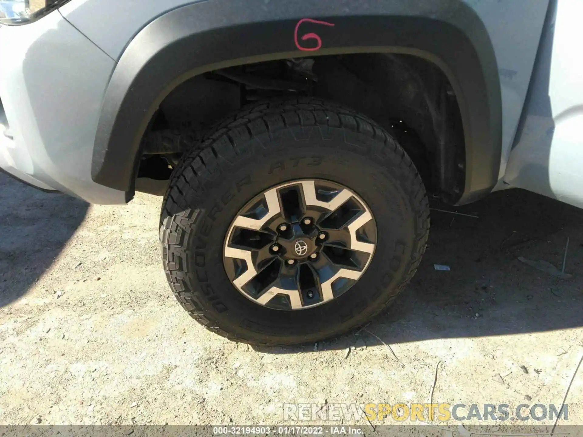 13 Фотография поврежденного автомобиля 3TMCZ5AN5KM227811 TOYOTA TACOMA 4WD 2019