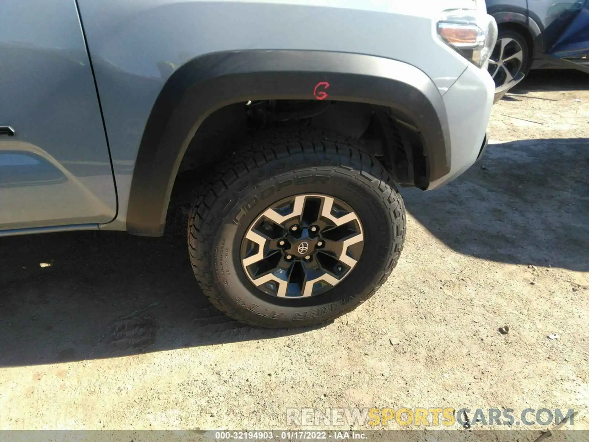 15 Фотография поврежденного автомобиля 3TMCZ5AN5KM227811 TOYOTA TACOMA 4WD 2019