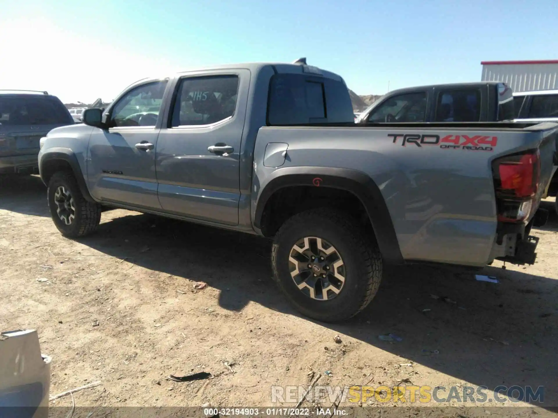 3 Фотография поврежденного автомобиля 3TMCZ5AN5KM227811 TOYOTA TACOMA 4WD 2019