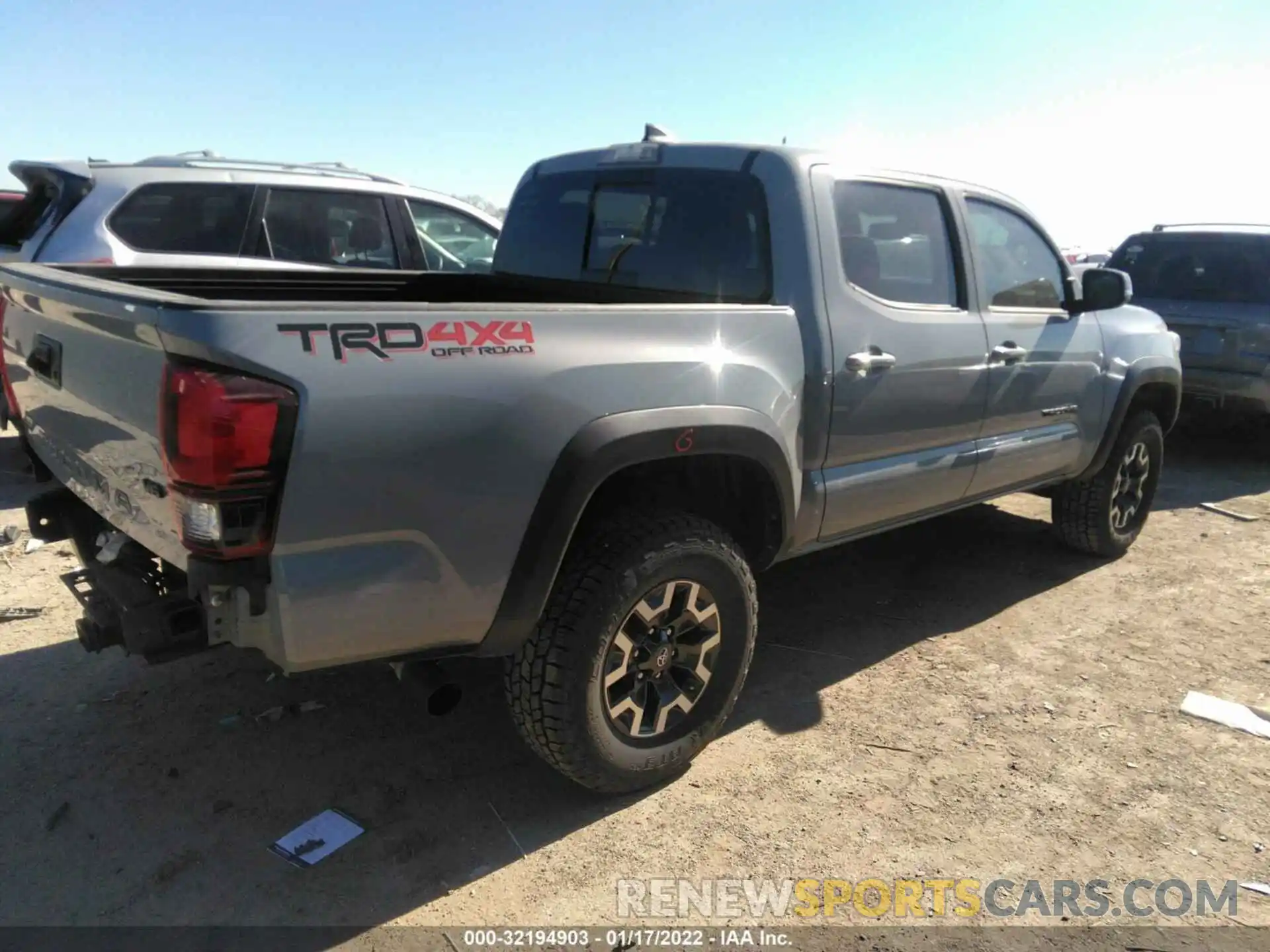 4 Фотография поврежденного автомобиля 3TMCZ5AN5KM227811 TOYOTA TACOMA 4WD 2019