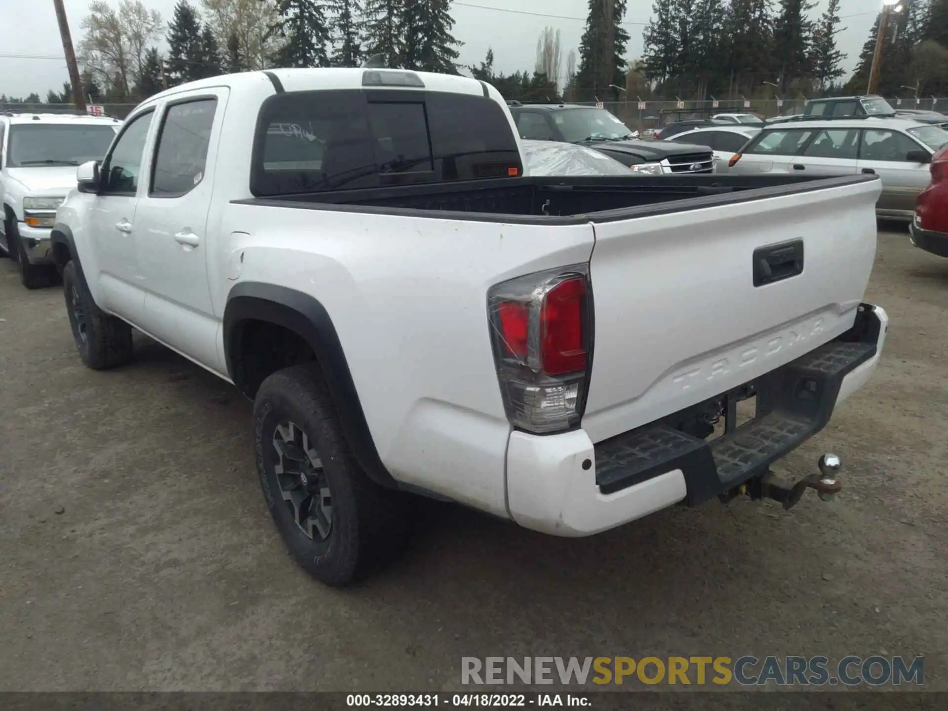 3 Фотография поврежденного автомобиля 3TMCZ5AN5KM233611 TOYOTA TACOMA 4WD 2019