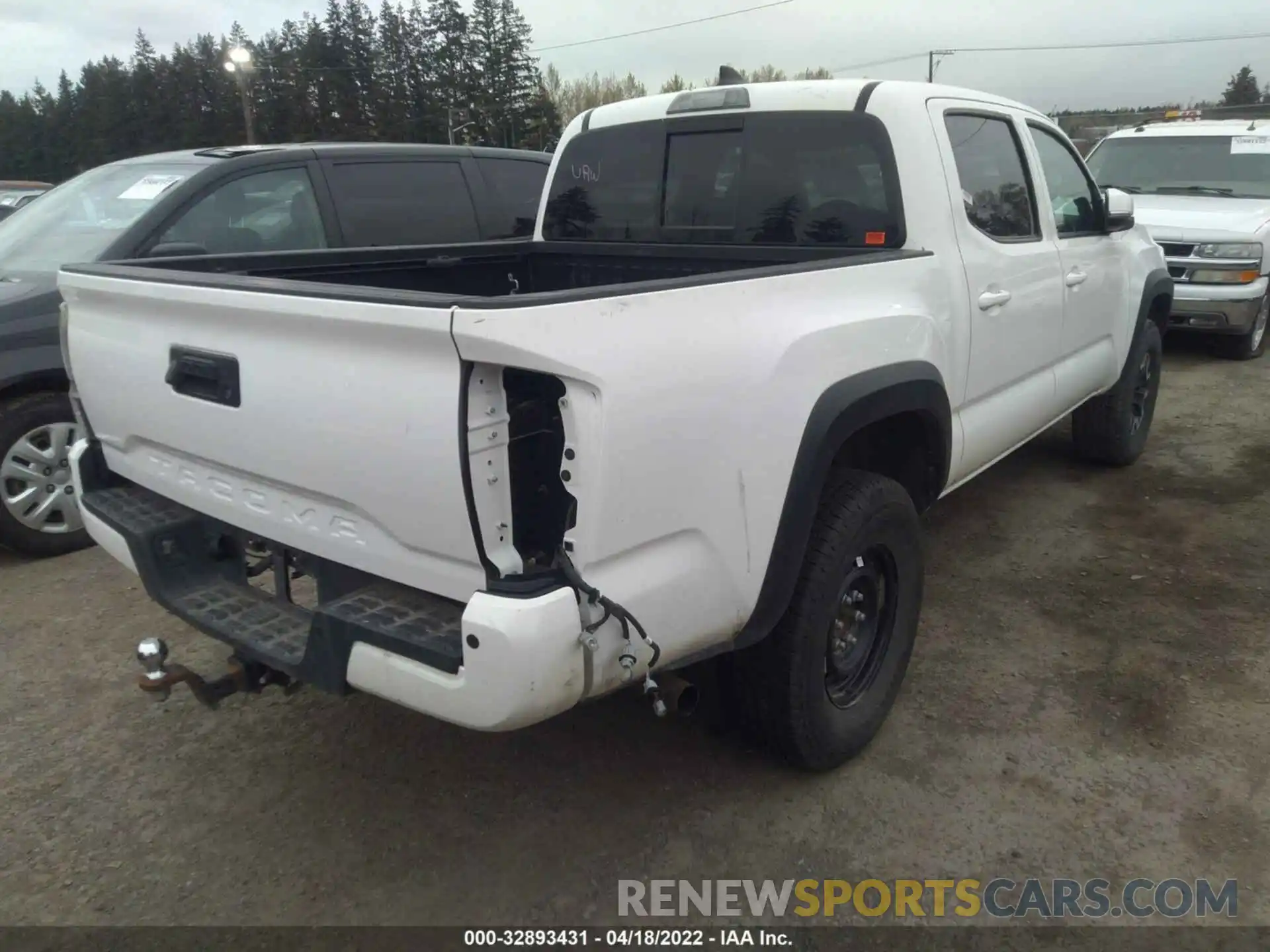 4 Фотография поврежденного автомобиля 3TMCZ5AN5KM233611 TOYOTA TACOMA 4WD 2019