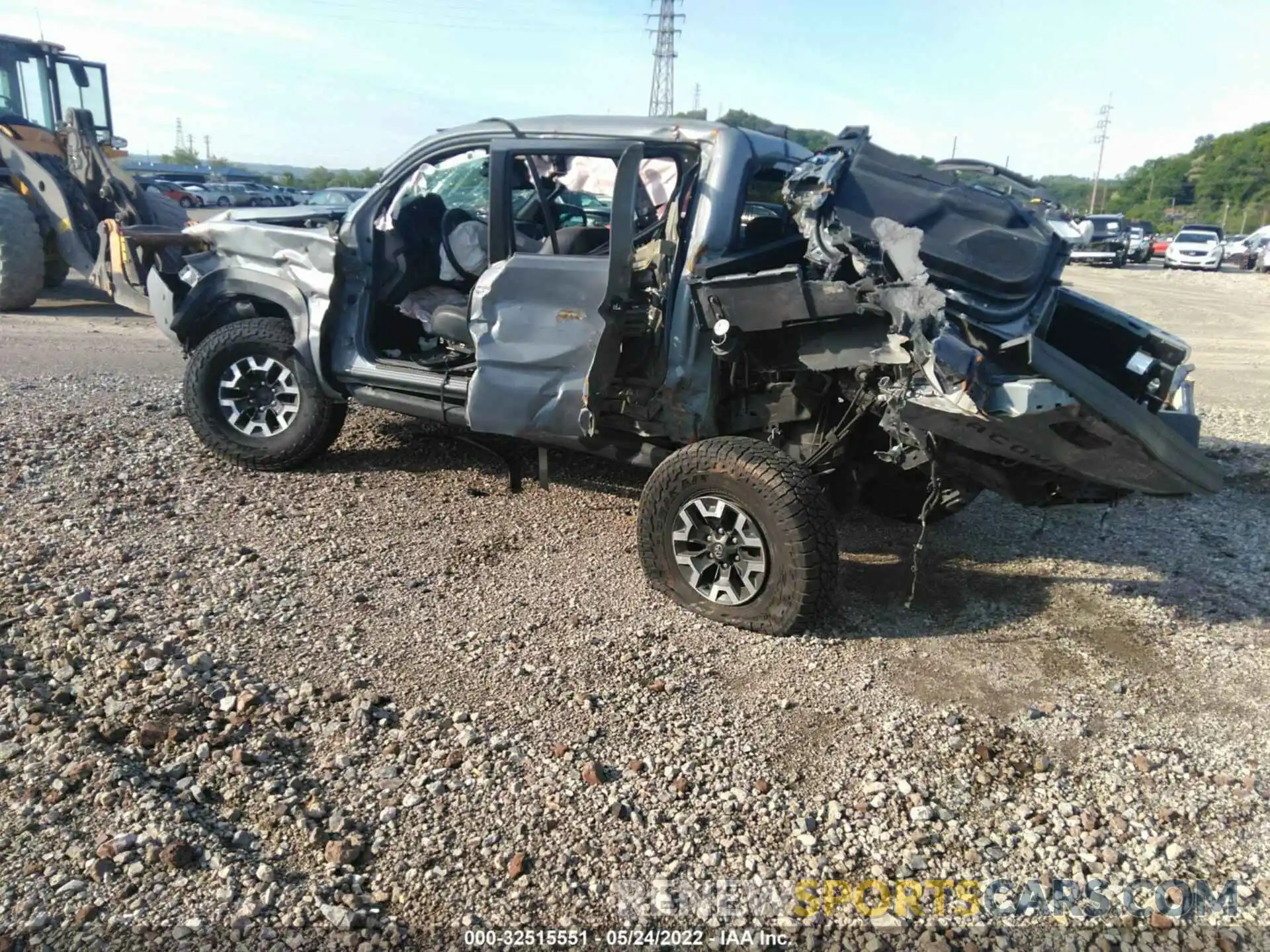 3 Фотография поврежденного автомобиля 3TMCZ5AN5KM235147 TOYOTA TACOMA 4WD 2019