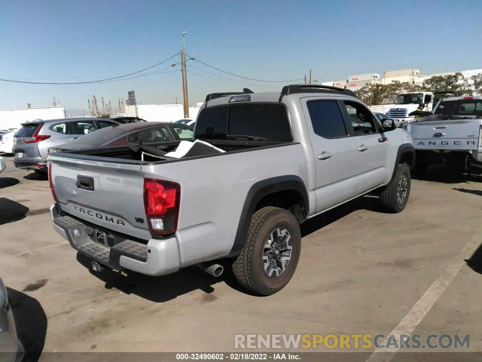 4 Photograph of a damaged car 3TMCZ5AN5KM244849 TOYOTA TACOMA 4WD 2019