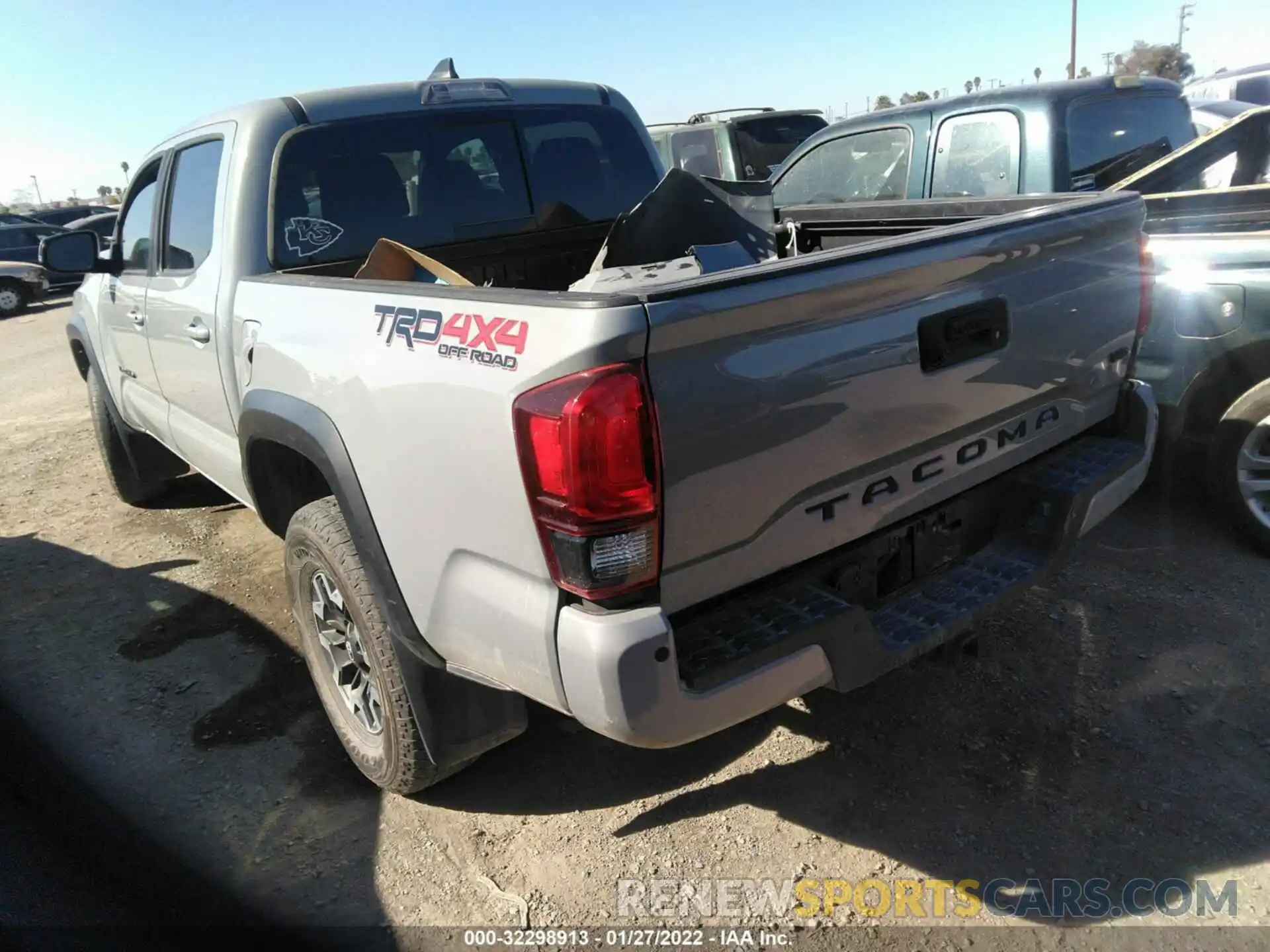 3 Photograph of a damaged car 3TMCZ5AN5KM251641 TOYOTA TACOMA 4WD 2019