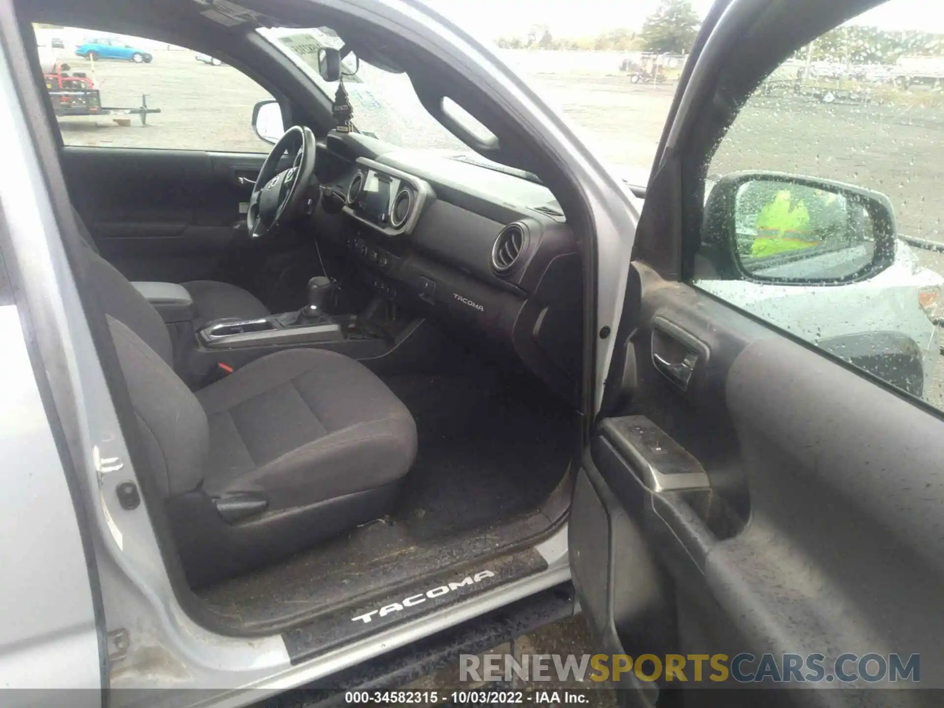 5 Photograph of a damaged car 3TMCZ5AN5KM253289 TOYOTA TACOMA 4WD 2019