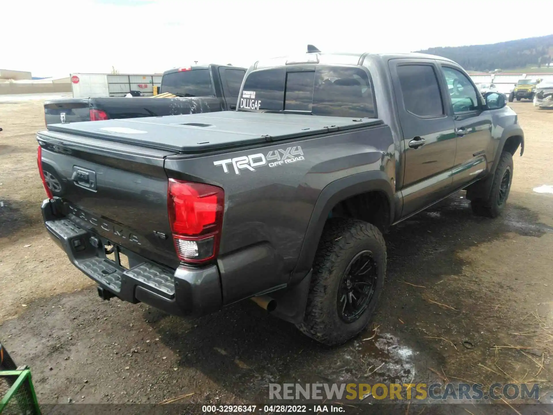 4 Photograph of a damaged car 3TMCZ5AN5KM256337 TOYOTA TACOMA 4WD 2019