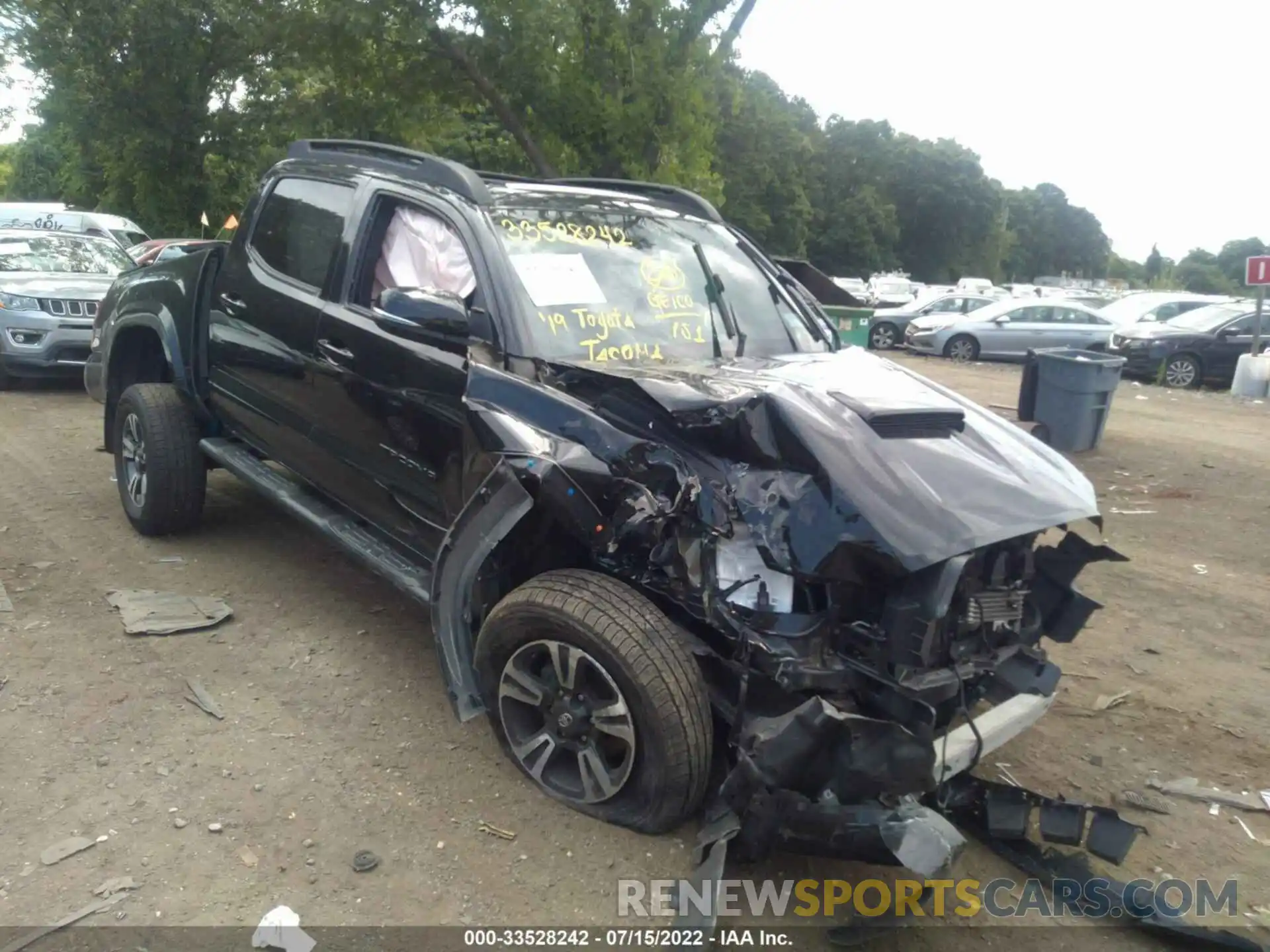 1 Photograph of a damaged car 3TMCZ5AN5KM265474 TOYOTA TACOMA 4WD 2019