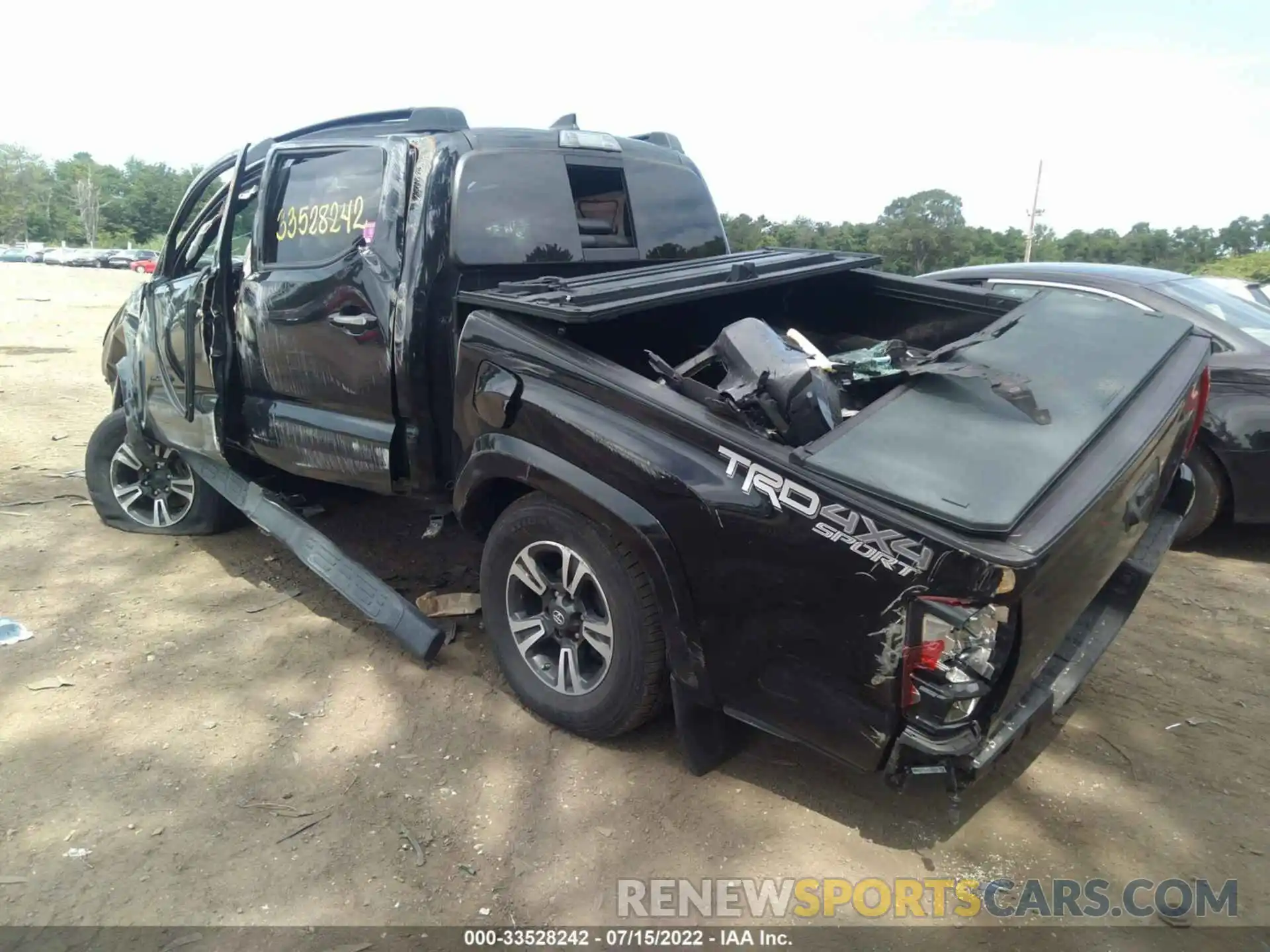 3 Фотография поврежденного автомобиля 3TMCZ5AN5KM265474 TOYOTA TACOMA 4WD 2019